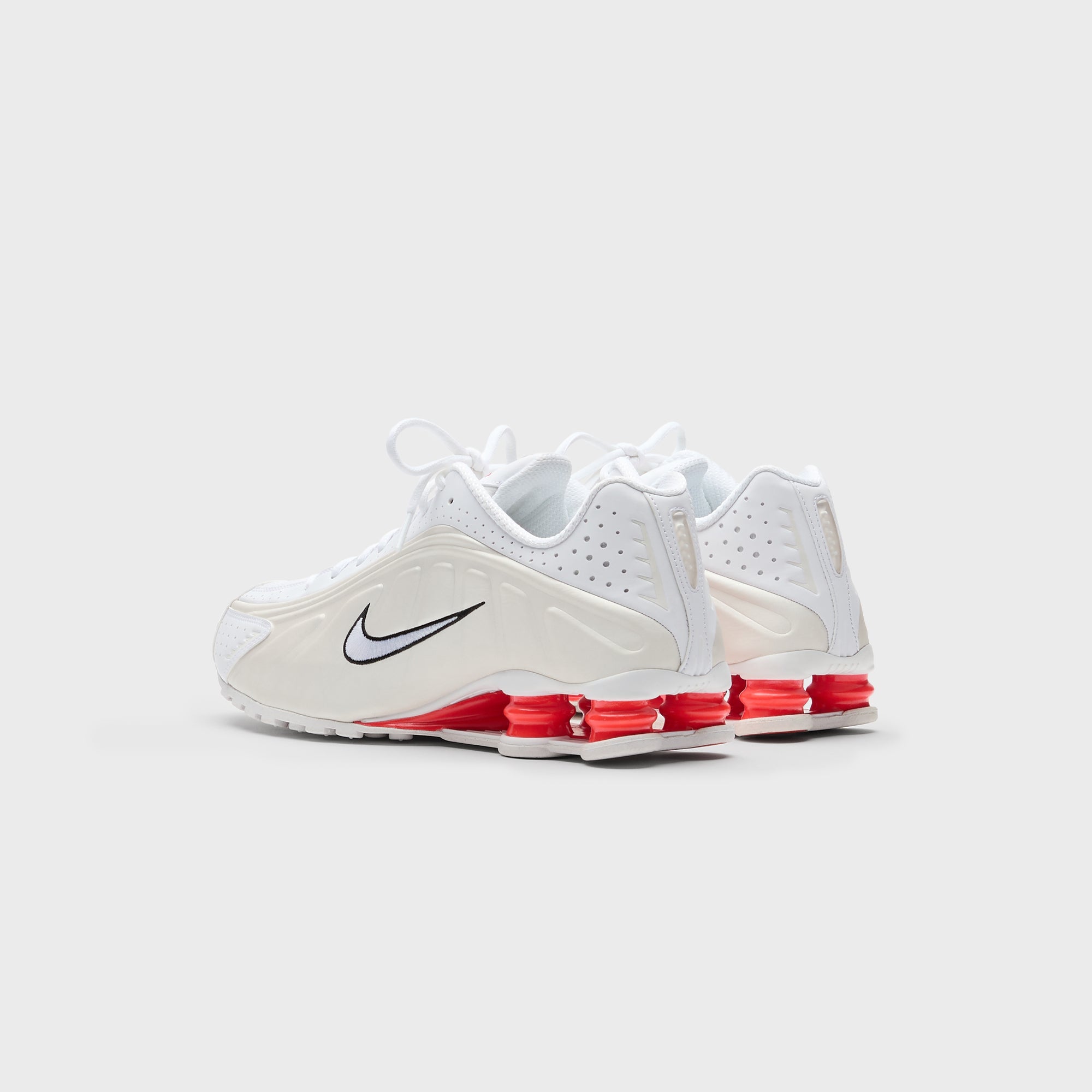 国内配送 NIKE W SHOX R4 WHITE/PHANTOM-PICANTE RED WMNS SHOX R4 - WHITE / PHANTOM / PICANTE RED