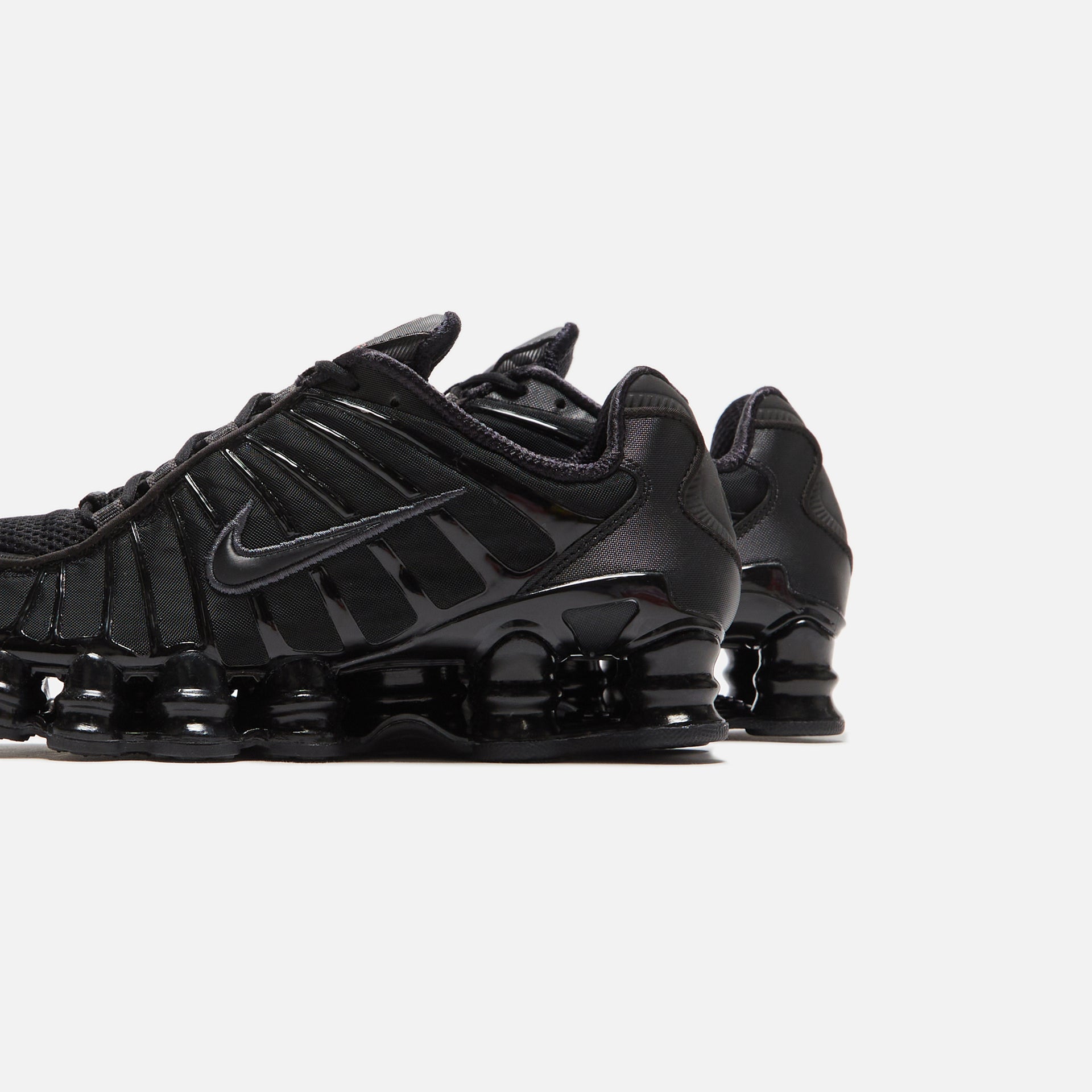 Nike WMNS Nike Shox - Preto / Hematita Metálico / Laranja Max