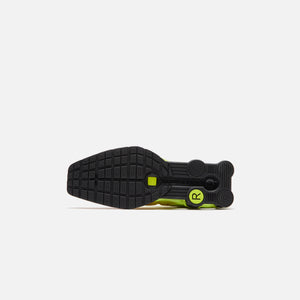 Nike Shox MR4 in Black