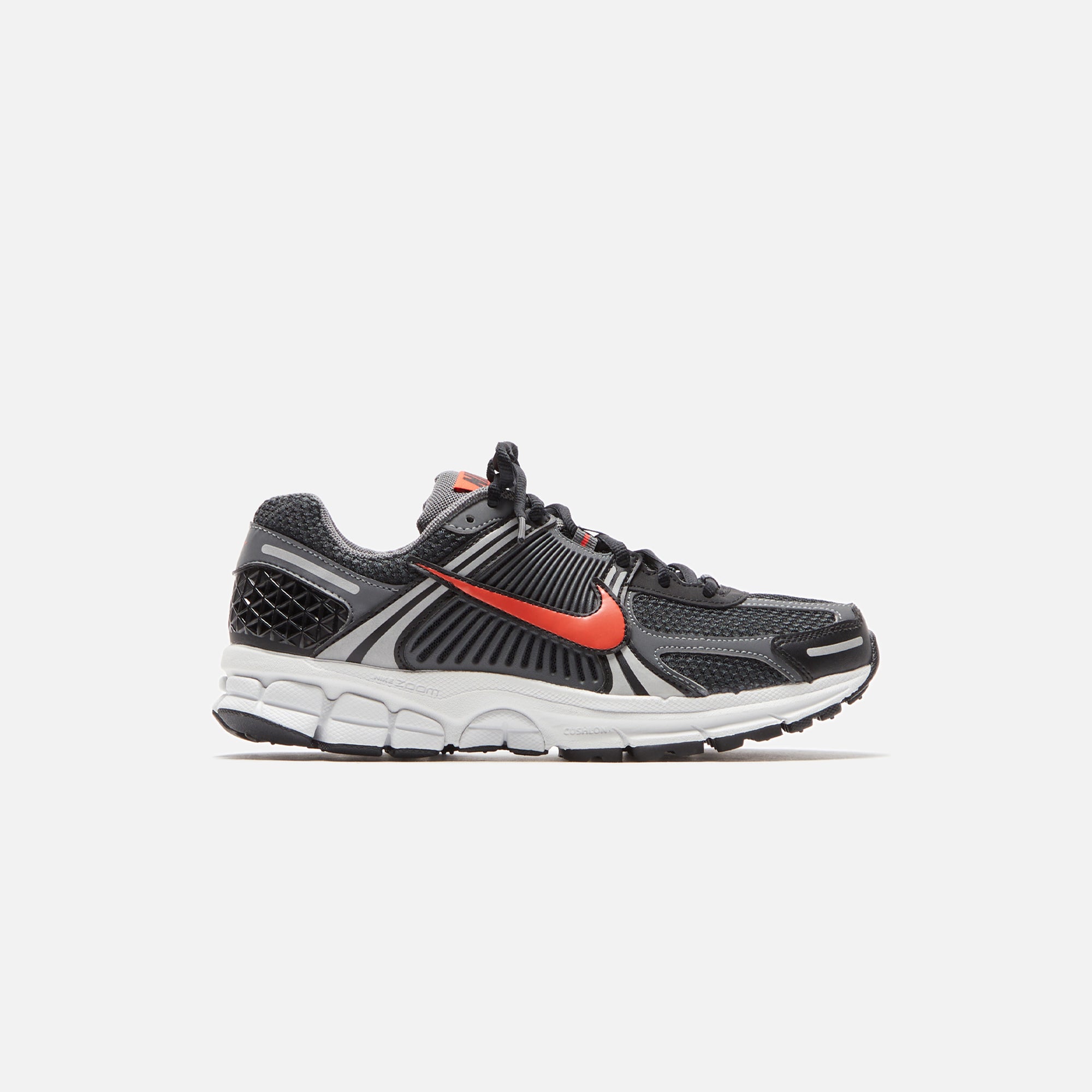 Nike Zoom Vomero 5 - Black / Picante Red / Iron Grey / Summit 