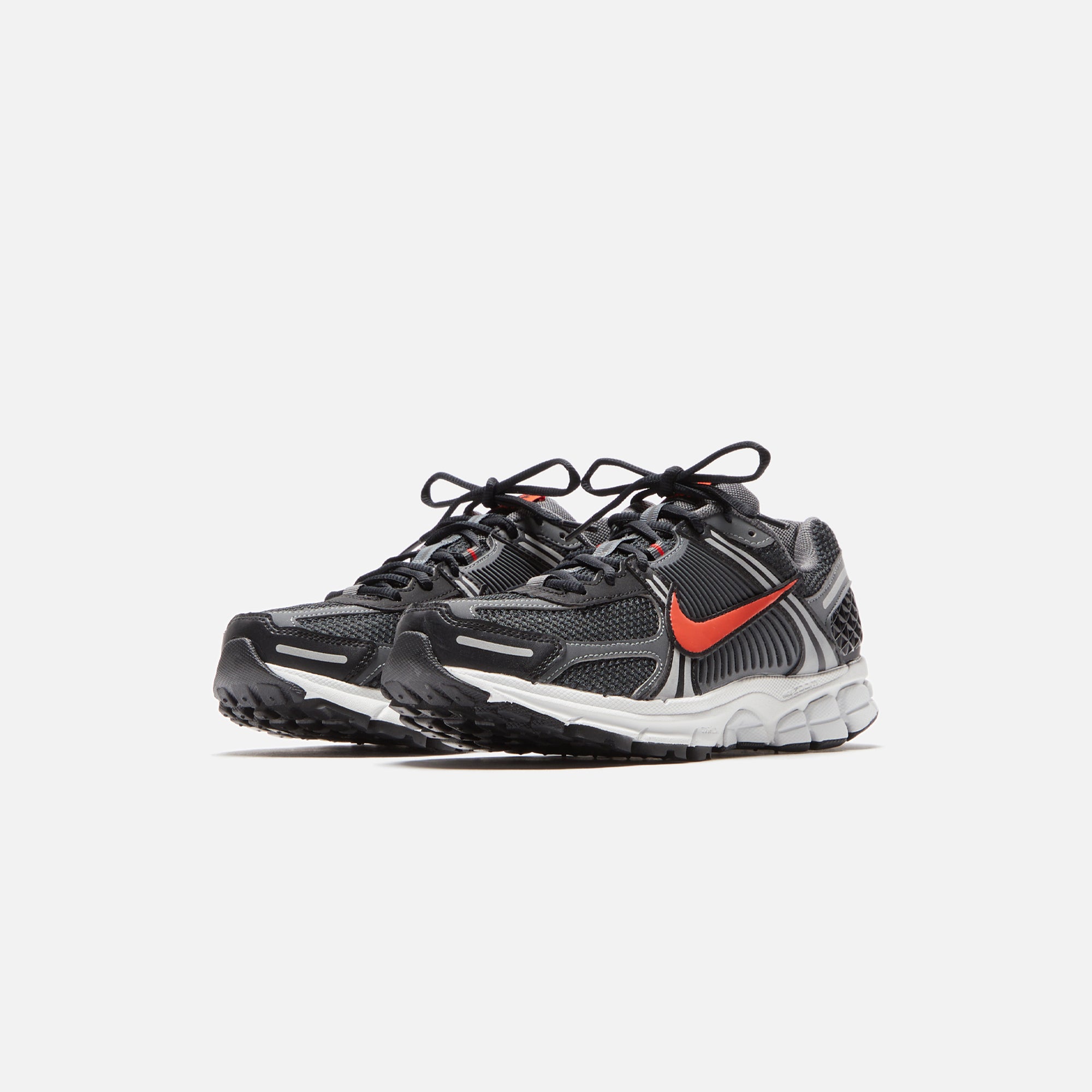 nike zoom vomero 5 black red