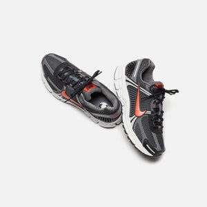 Nike Zoom Vomero 5 - Black / Picante Red / Iron Grey / Summit White