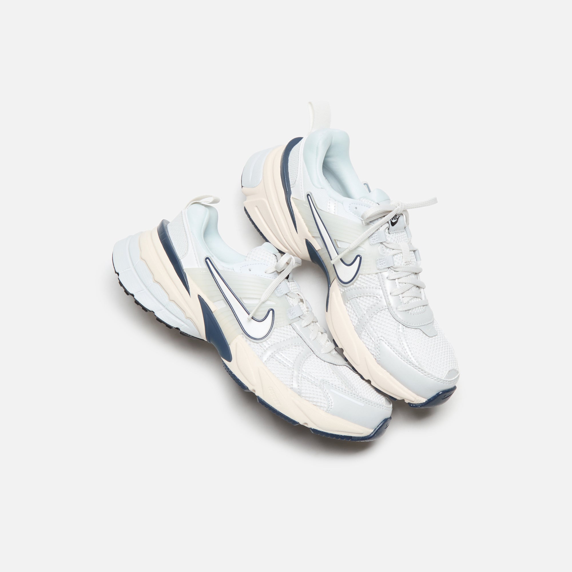 Nike WMNS V2K Run - Platinum Tint / Platinum Tint / Pure