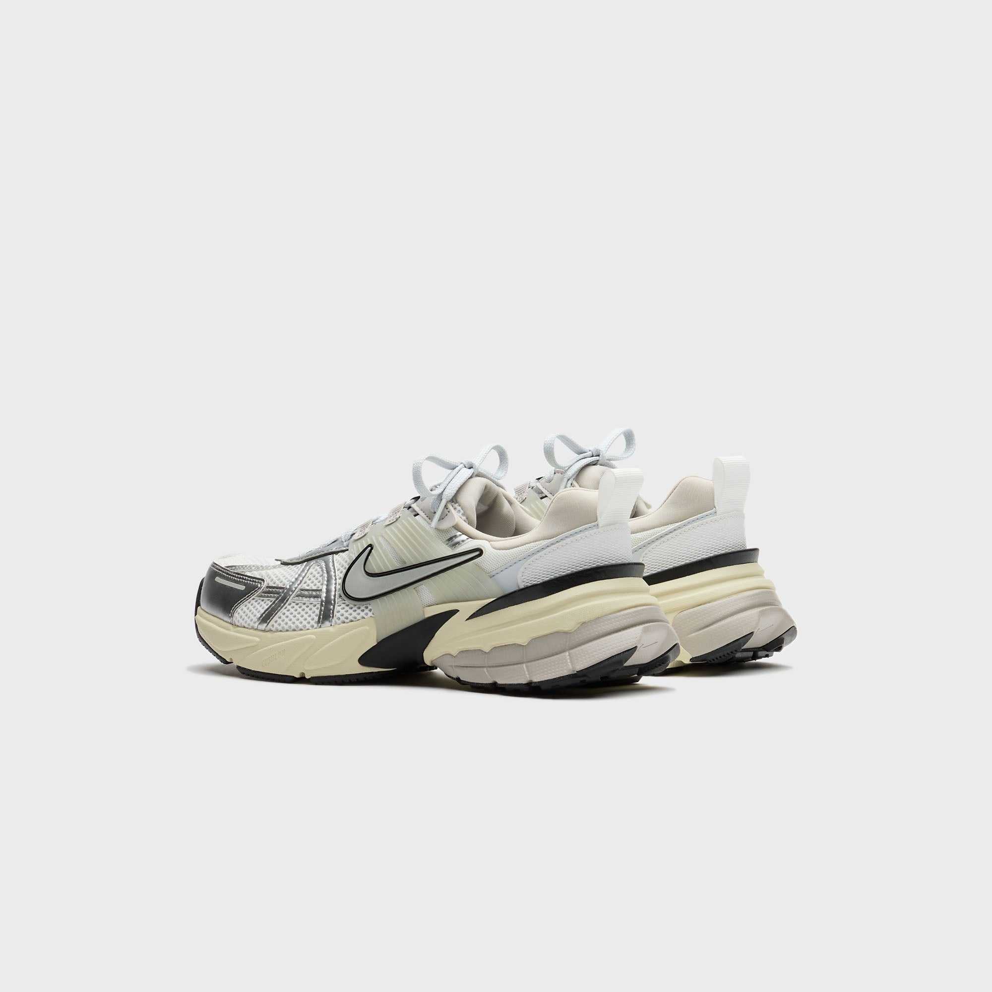【Nike】V2K Run White Coconut Milk 22-29 Nike Wmns V2K Run Sneaker » Buy online now!