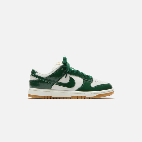 Nike high top dunks with journal and paper clearance designs