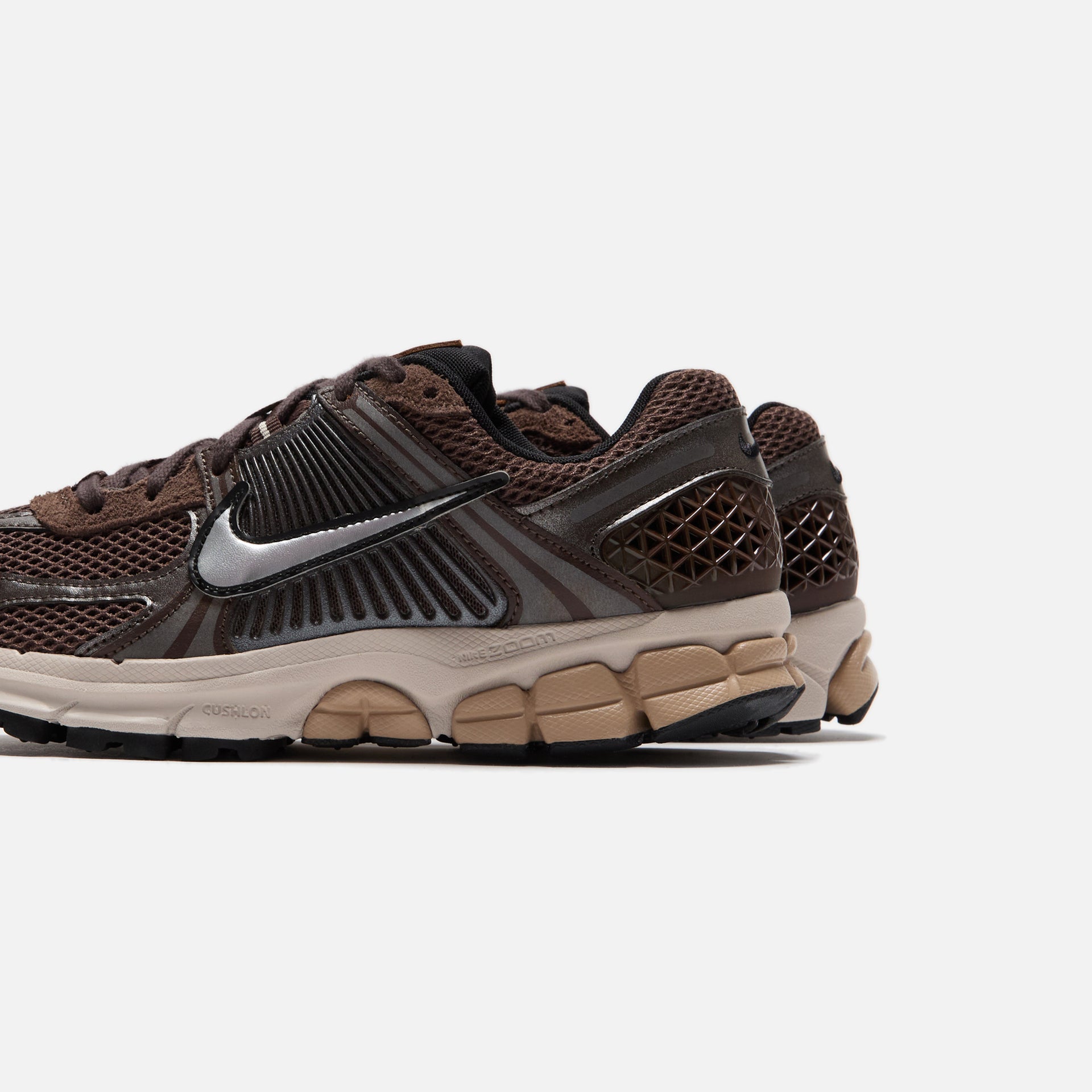 Nike WMNS Zoom Vomero 5 - Baroque Brown / Chrome / Light Orewood