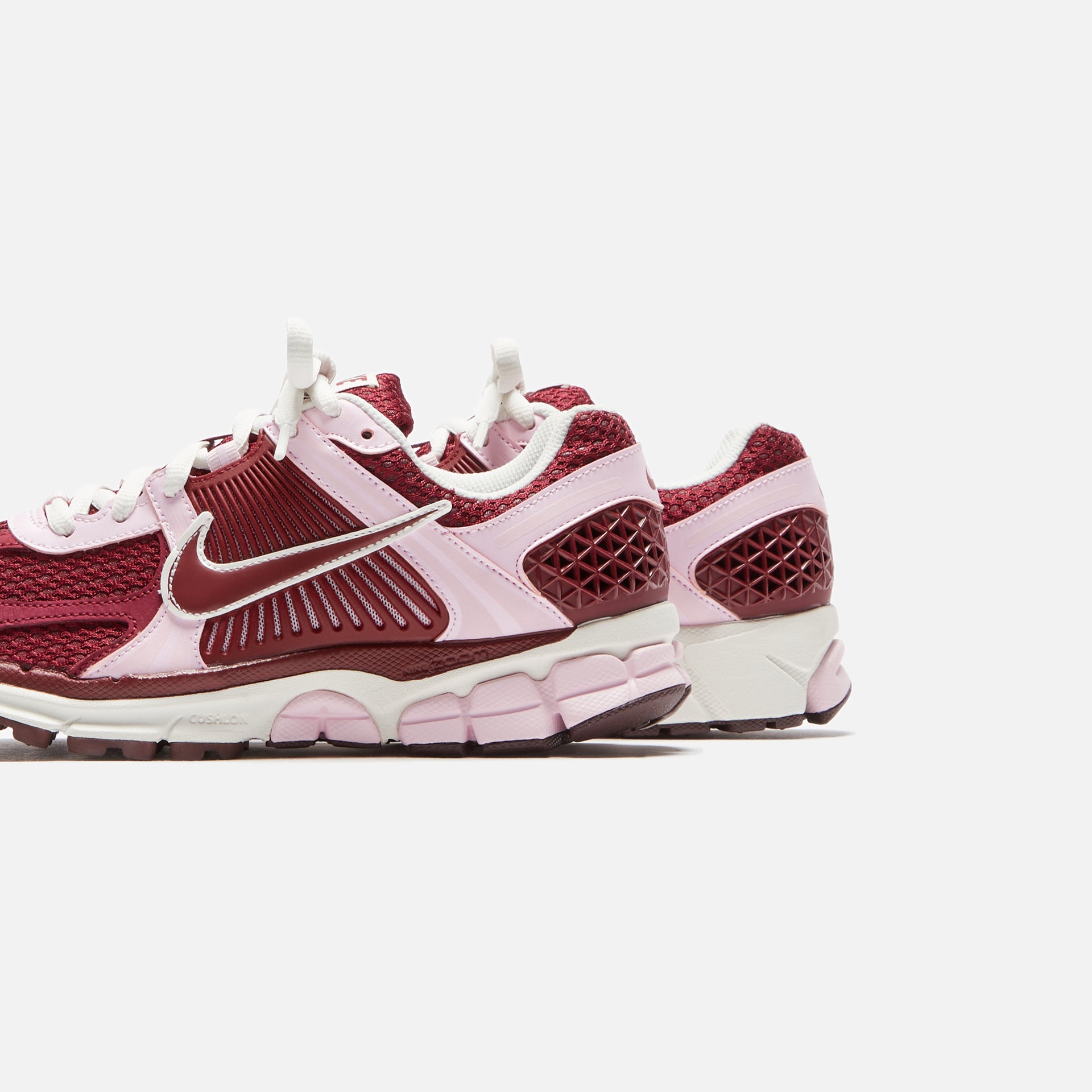 Nike WMNS Zoom Vomero 5 - Pink Foam / Rush Fuchsia / Sail / Team Red