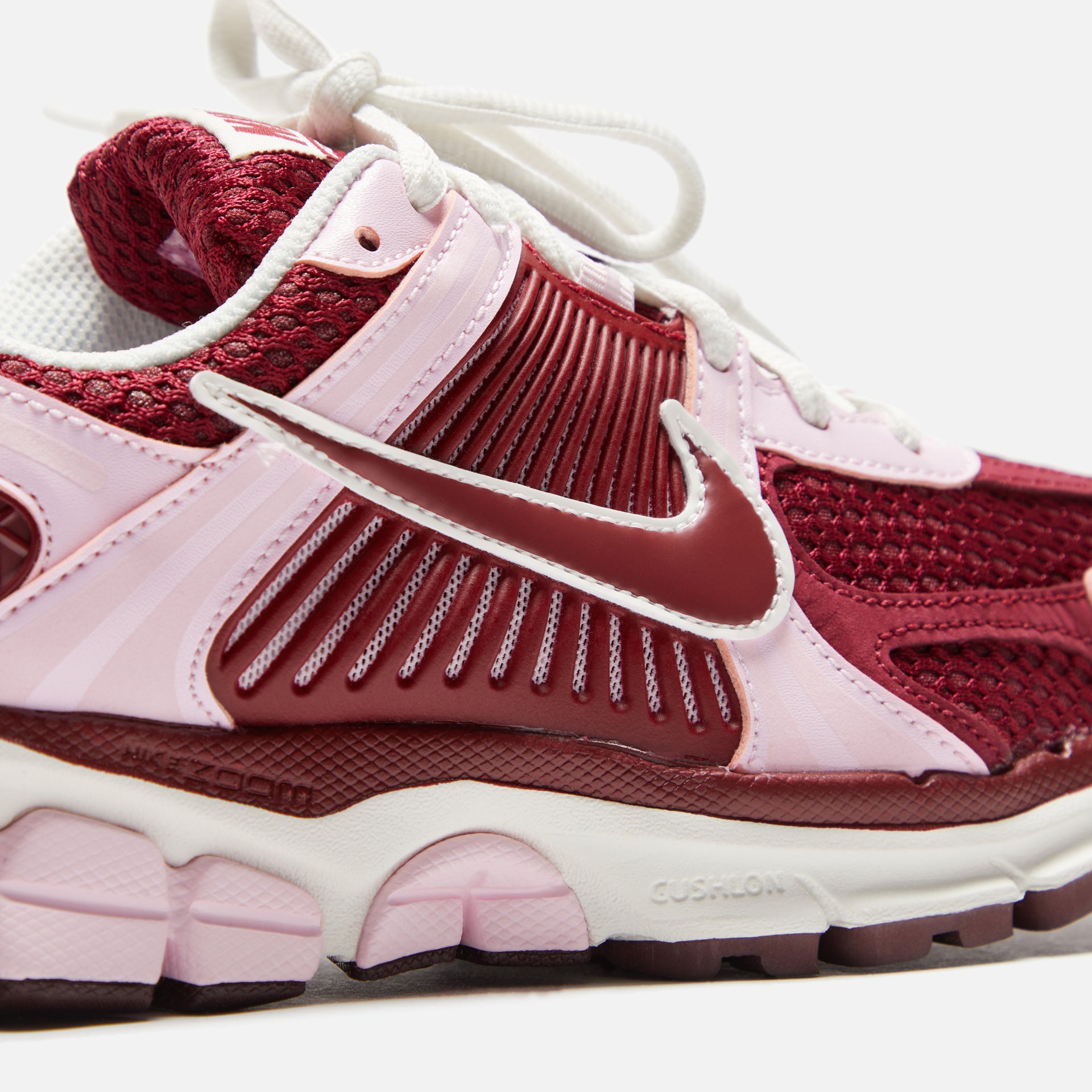 Nike WMNS Zoom Vomero 5 - Pink Foam / Rush Fuchsia / Sail / Team Red