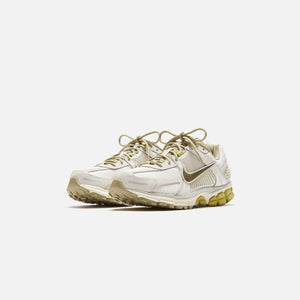 Nike Zoom Vomero 5 Light Bone / Medium Olive - Neutral Olive