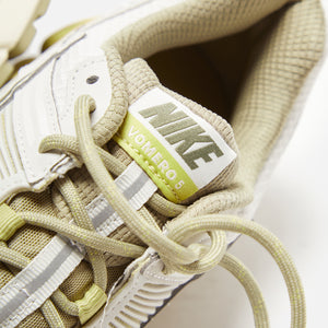 Nike color Zoom Vomero 5 - Light Bone / Medium Olive / Neutral Olive