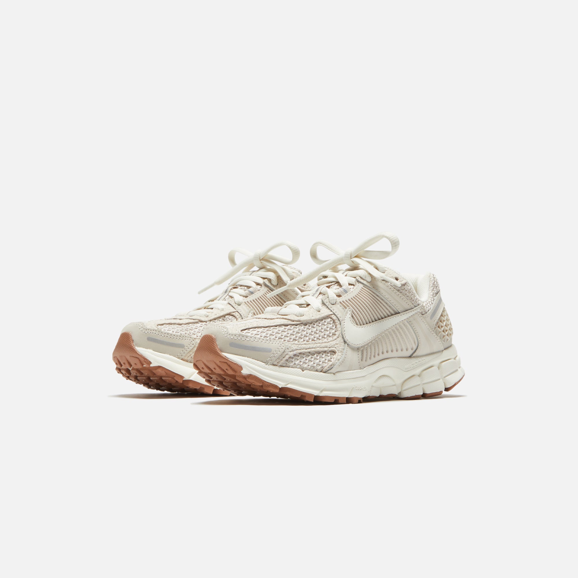 [NIKE] ズーム ボメロ 5 \"Light Orewood Brown\" Women's Zoom Vomero 5 'Light Orewood Brown' (FZ3780-101