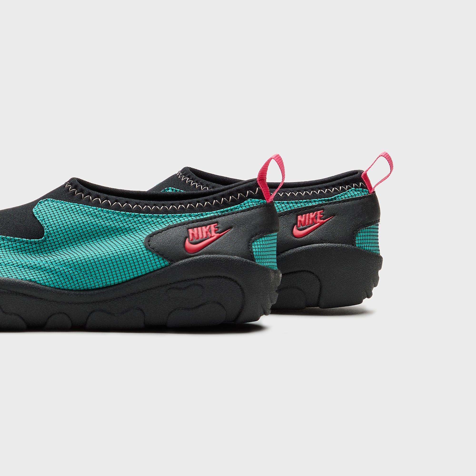 国内配送 NIKE AQUA TURF TURBO GREEN/TEAM SCARLET-BLACK Nike Aqua Turf - Turbo Green / Black / Washed Coral / Team