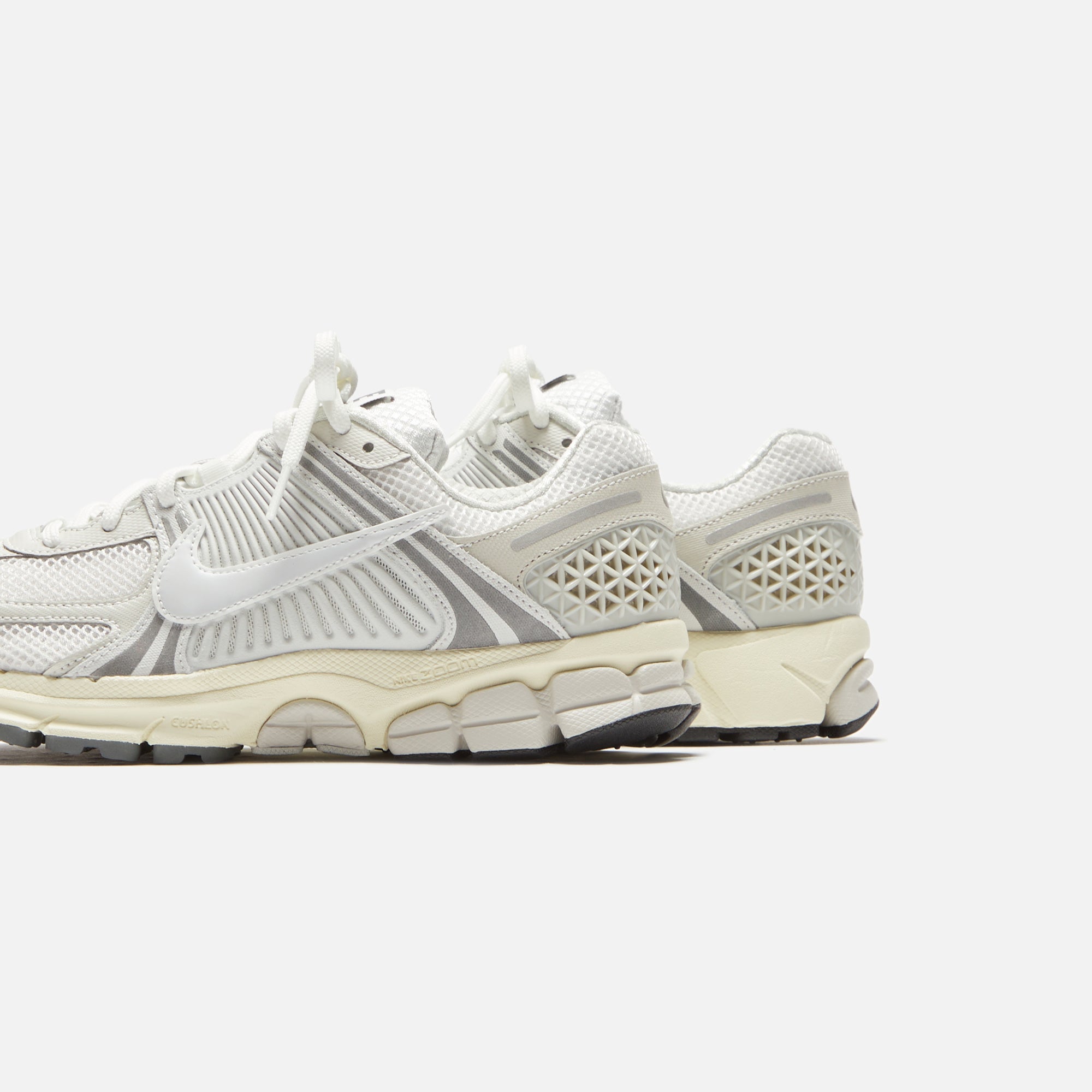 ☆送料無料☆ NIKE ZOOM VOMERO 5 ☆ Nike Zoom Vomero 5 - Platinum Tint / Photon Dust – Kith