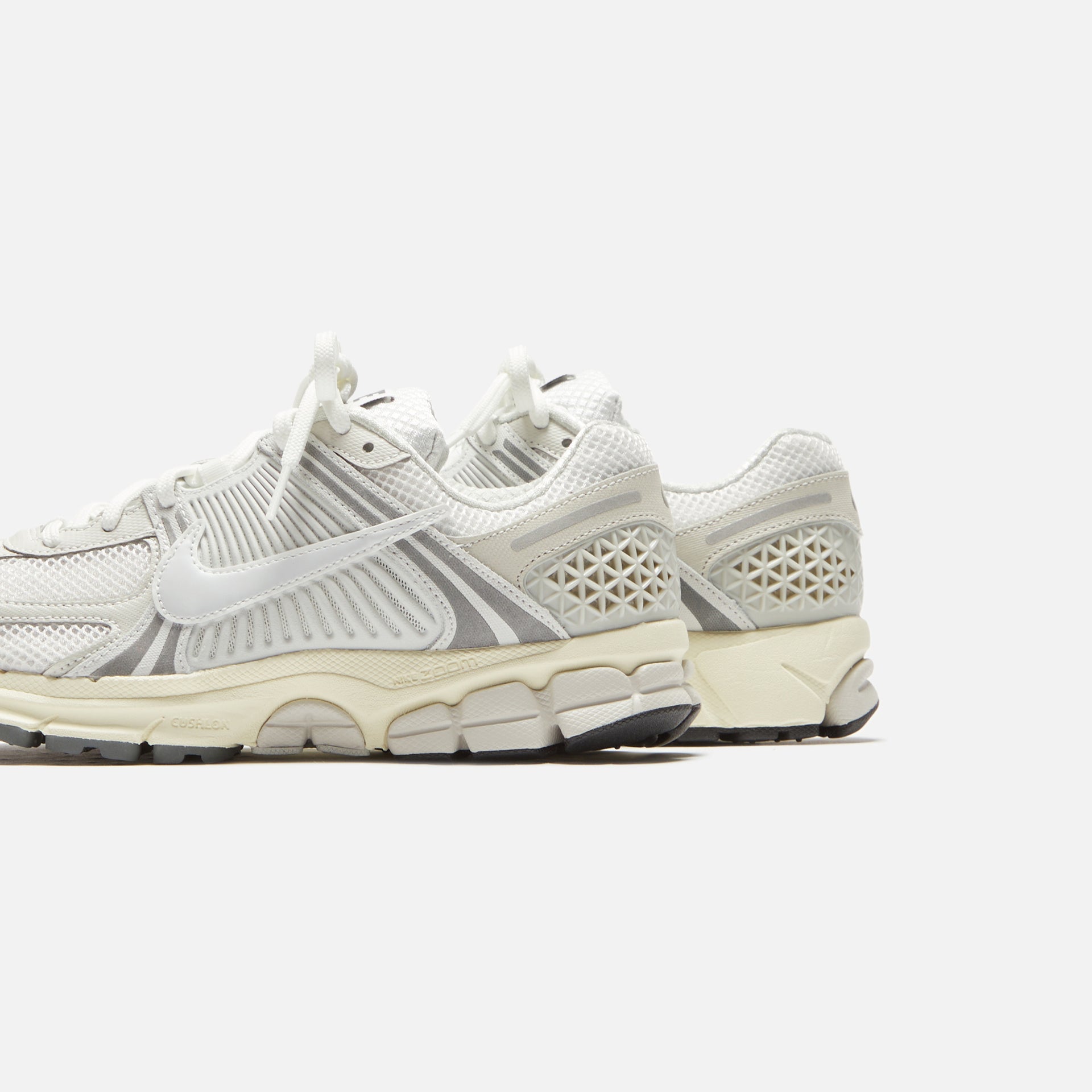 Nike Zoom Vomero 5 - Platinum Tint / Photon Dust