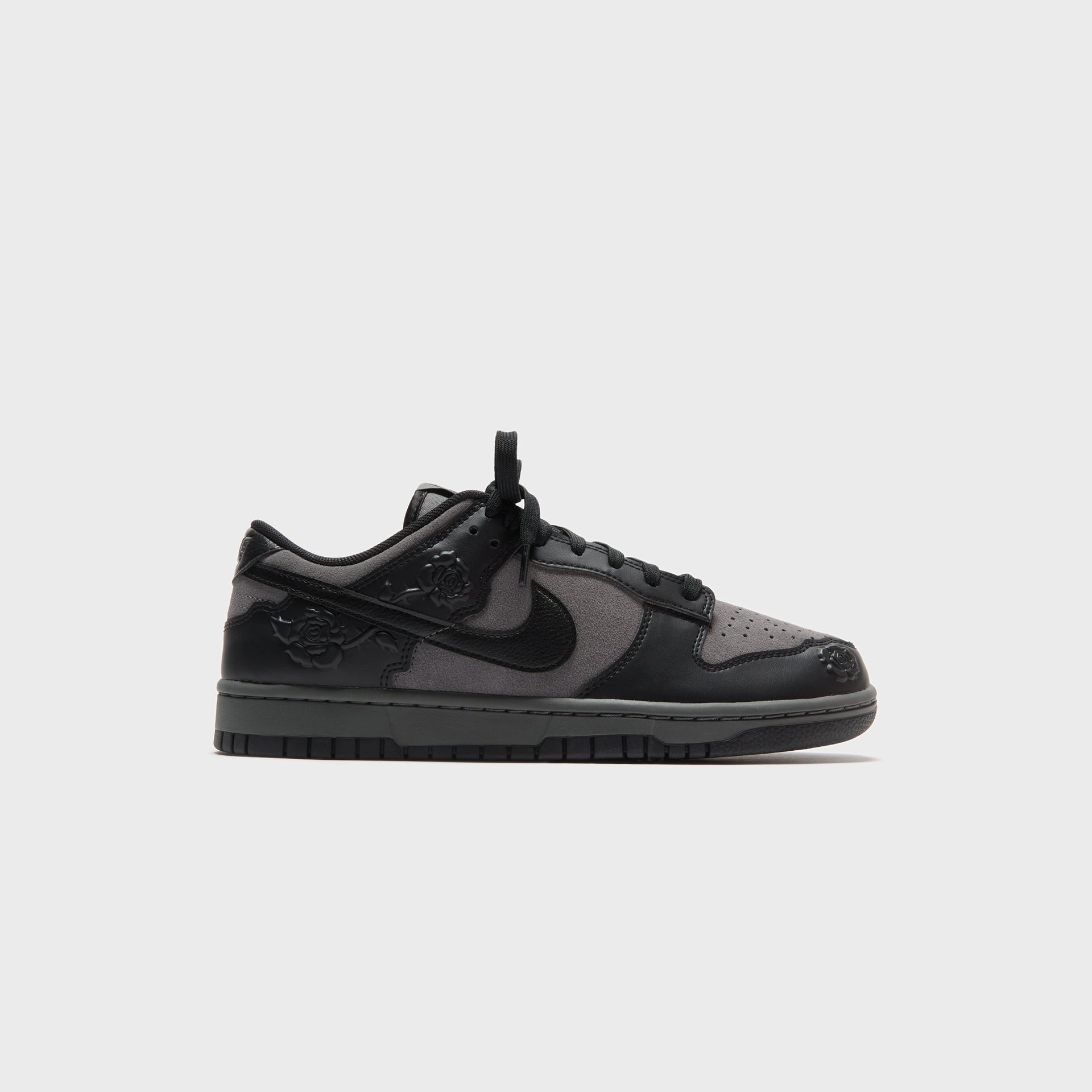 Nike WMNS Dunk Low SE - Iron Grey / Black / Iron Grey