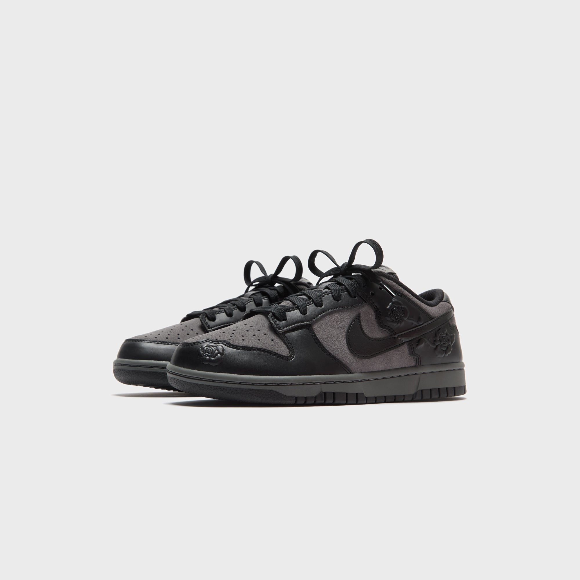 Nike WMNS Dunk Low SE - Iron Grey / Black / Iron Grey – Kith Nike WMNS Dunk Low SE - Iron Grey / Black / Iron Grey – Kith