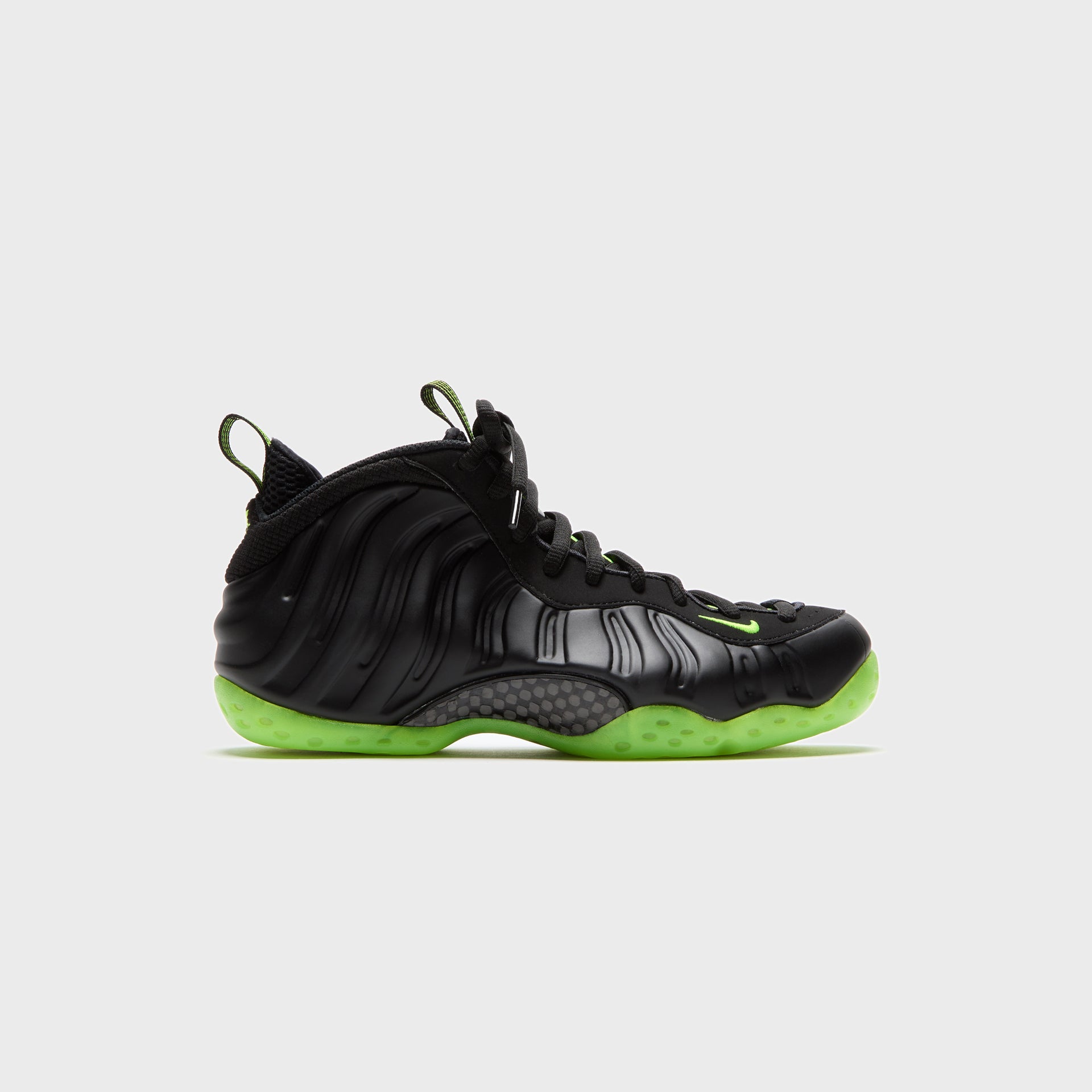 Nike Air Foamposite One - Black / Volt