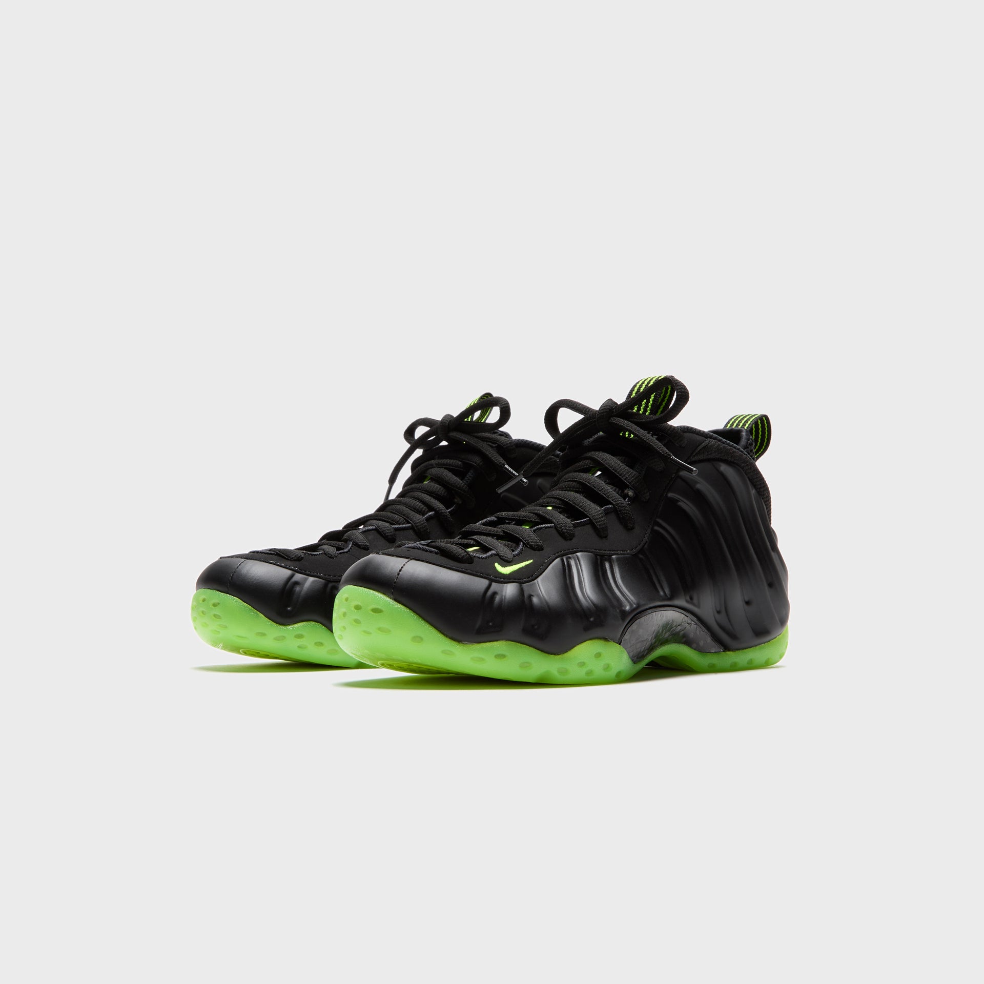 Nike Air Foamposite One - Black / Volt