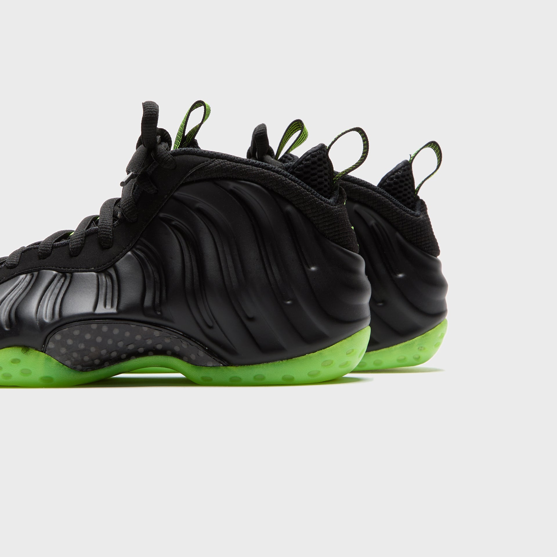 Nike Air Foamposite One - Black / Volt