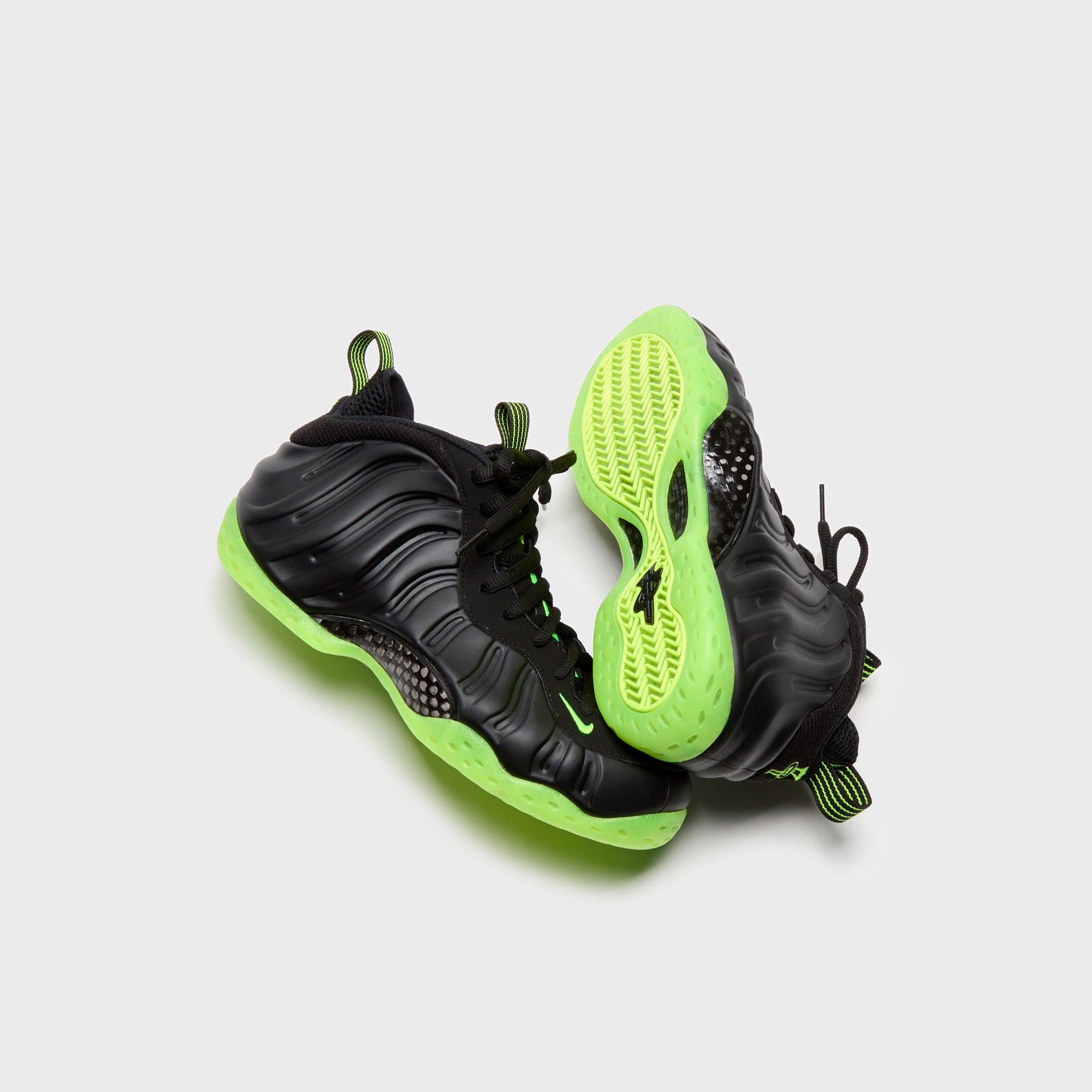 Nike Air Foamposite One - Black / Volt