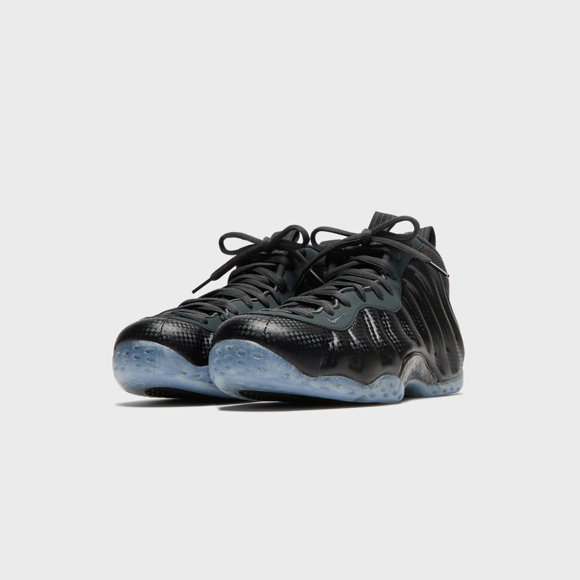 Nike Air Foamposite One - Black / Dark Smoke Grey
