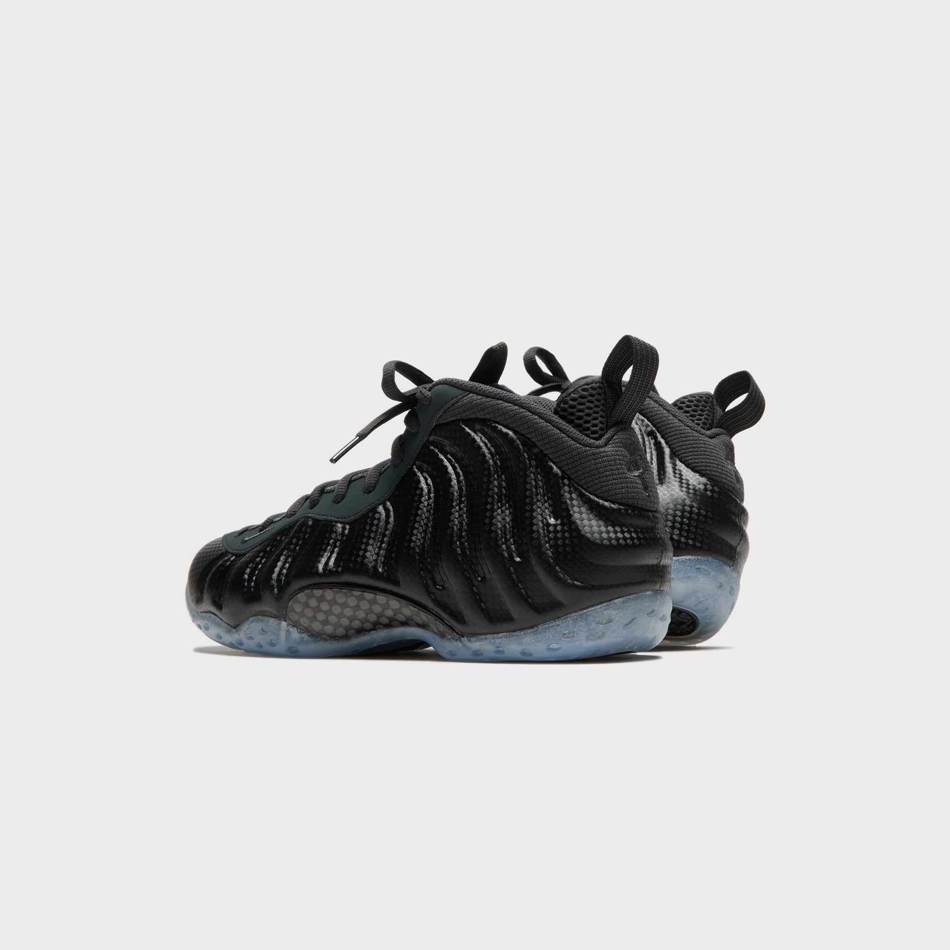 Nike Air Foamposite One - Black / Dark Smoke Grey