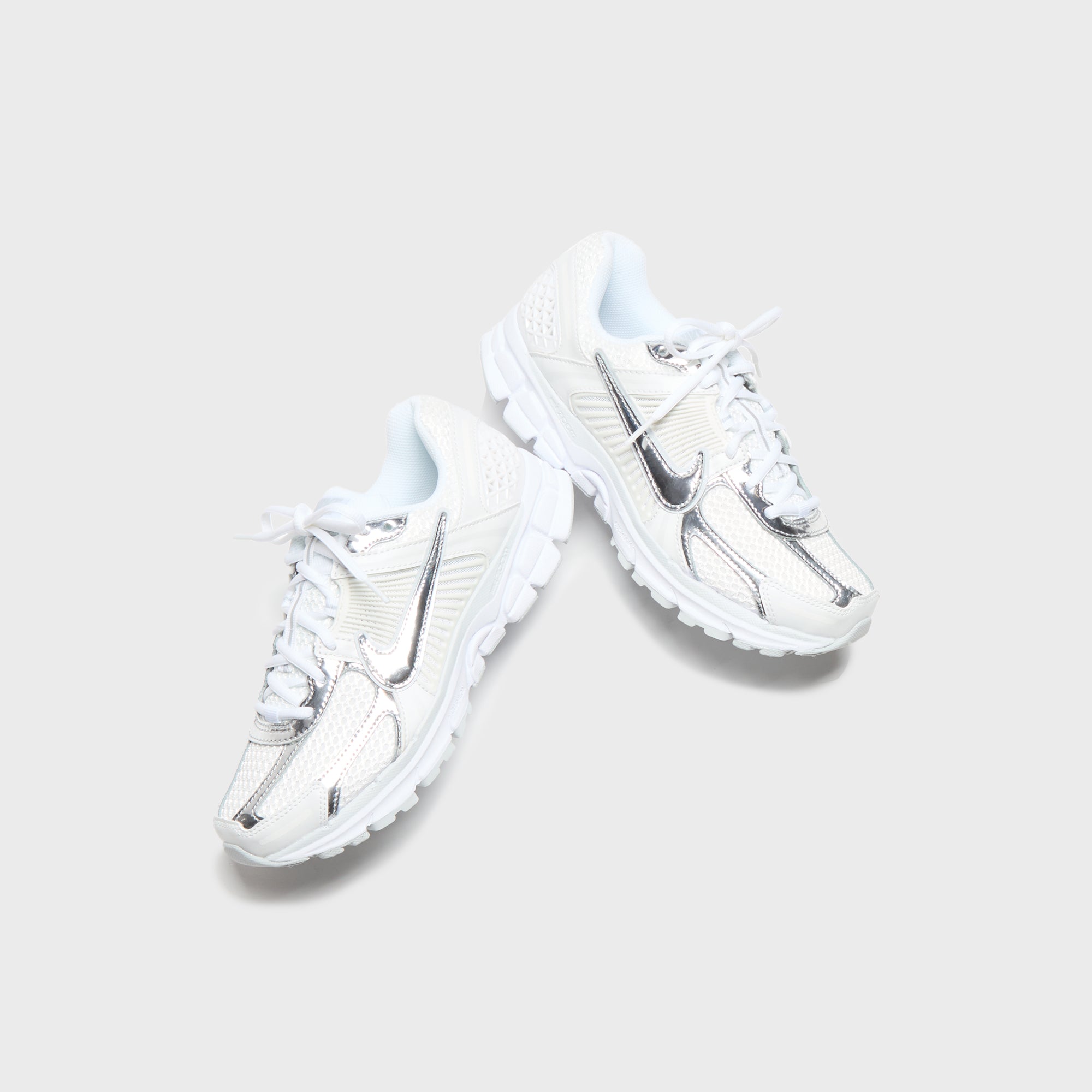 Nike WMNS Zoom Vomero 5 - Metallic White / Metallic Silver