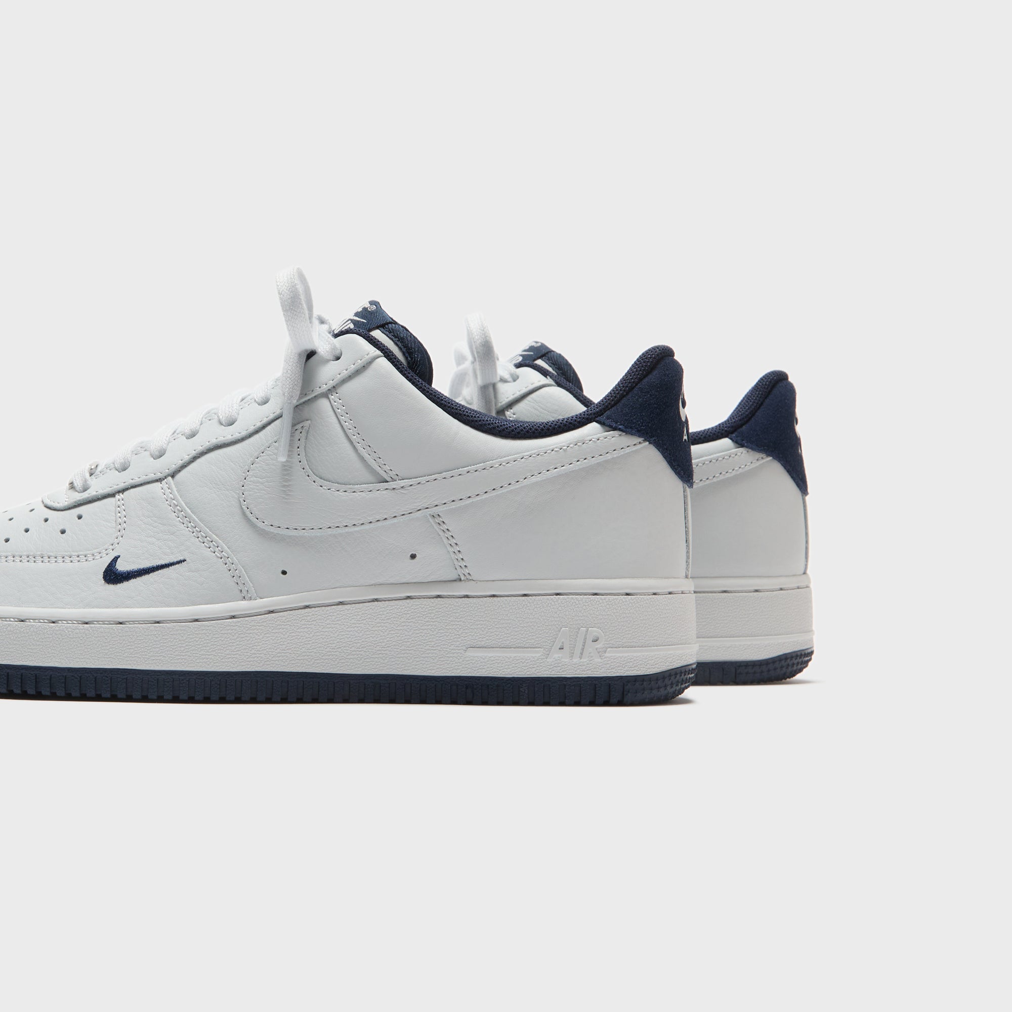 送料込み!追跡あり NIKE AIR FORCE 1 '07LV8PHOTONDUST/OBSIDIAN Nike Air Force 1 '07 LV8 