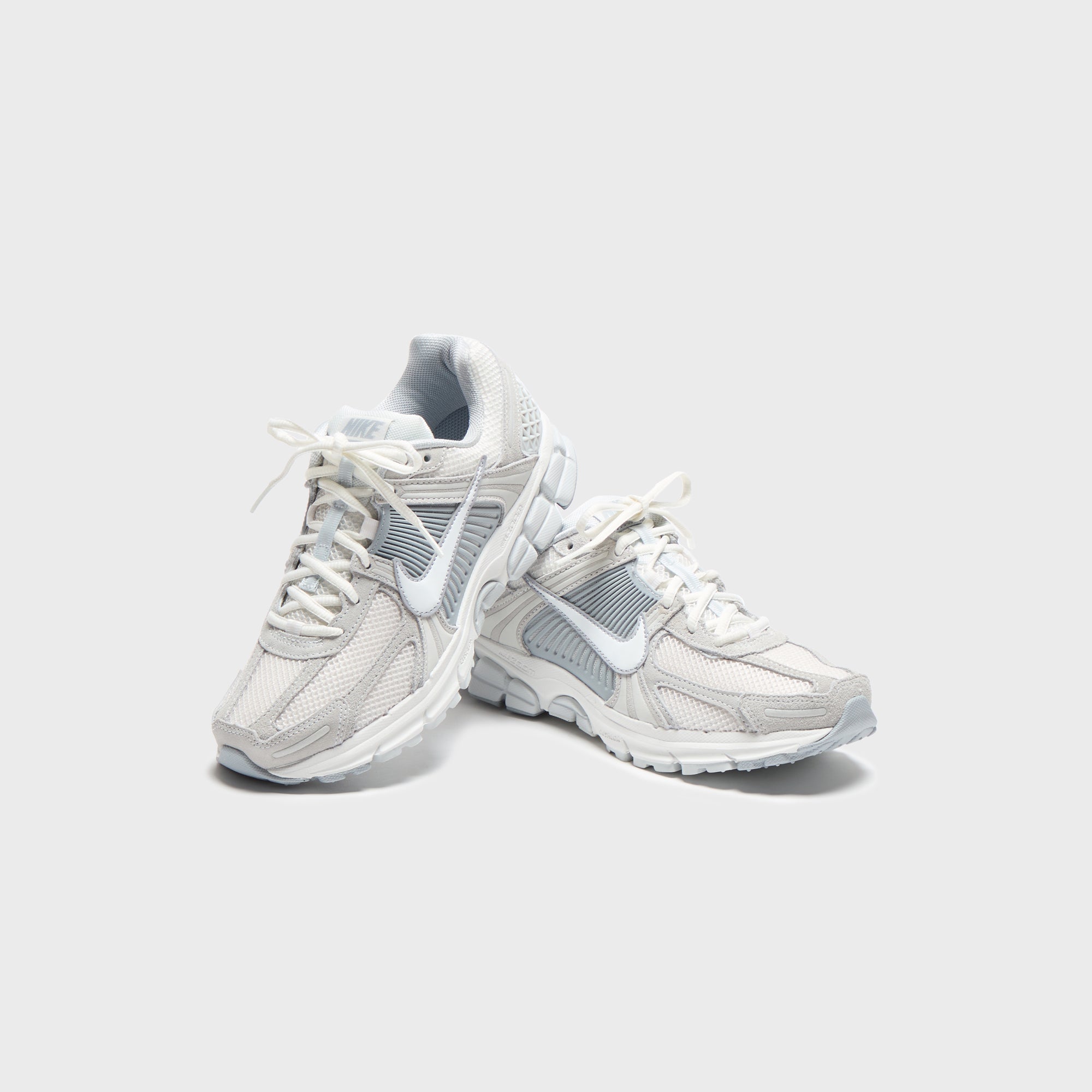 Nike WMNS Zoom Vomero 5 - Pure Platinum / Summit White – Kith