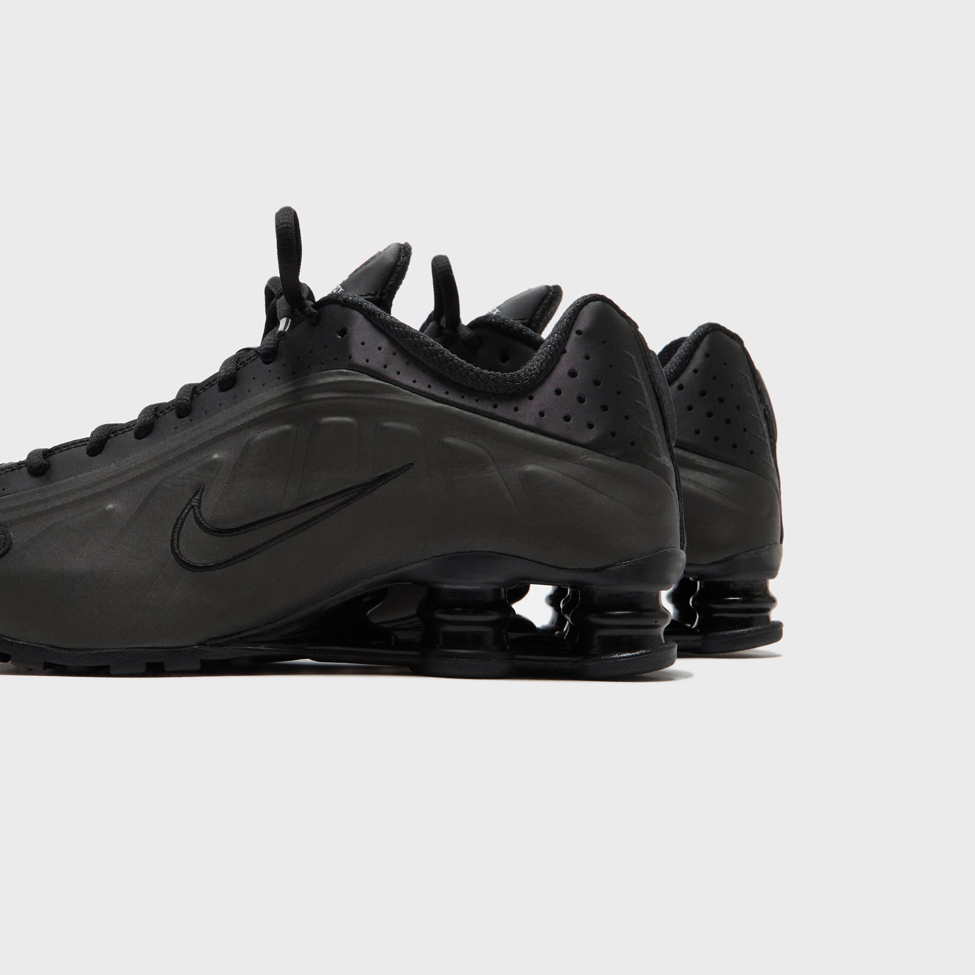 靴 Nike Shox R4 Black Bright Crimson Nike Shox R4 Black/Bright Crimson