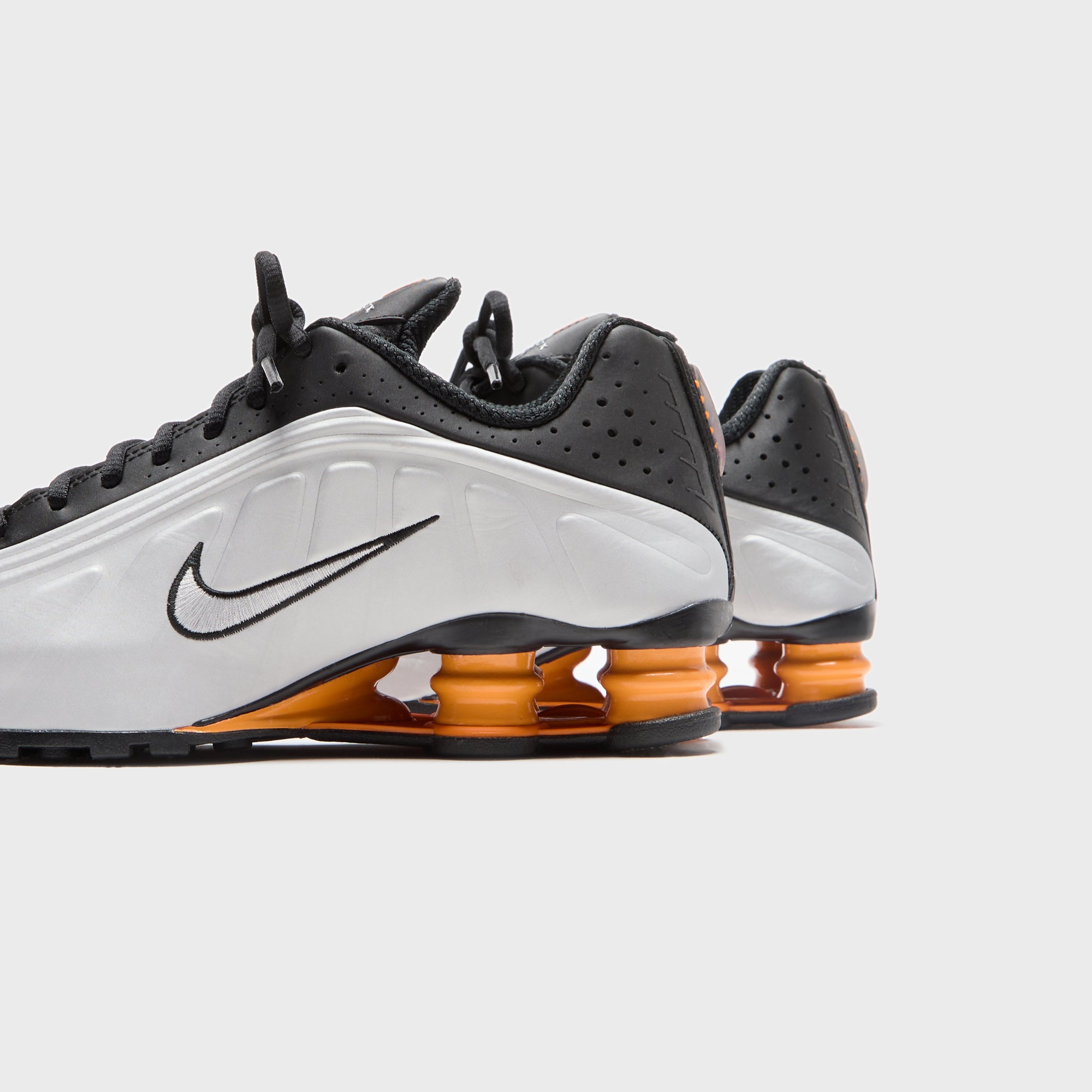 Nike Shox R4 - Black / Vast Grey / Bright Mandarin