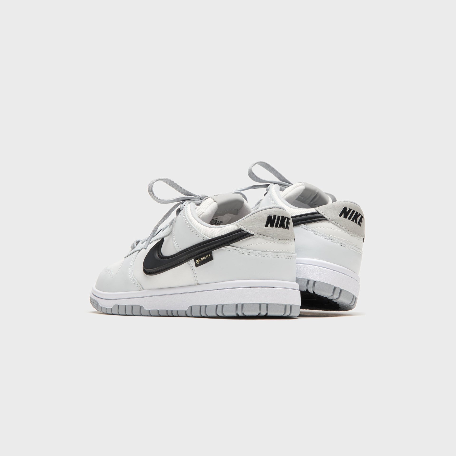 Nike Dunk Low GORE-TEX - Summit White / Black / Light Smoke Grey / Off White