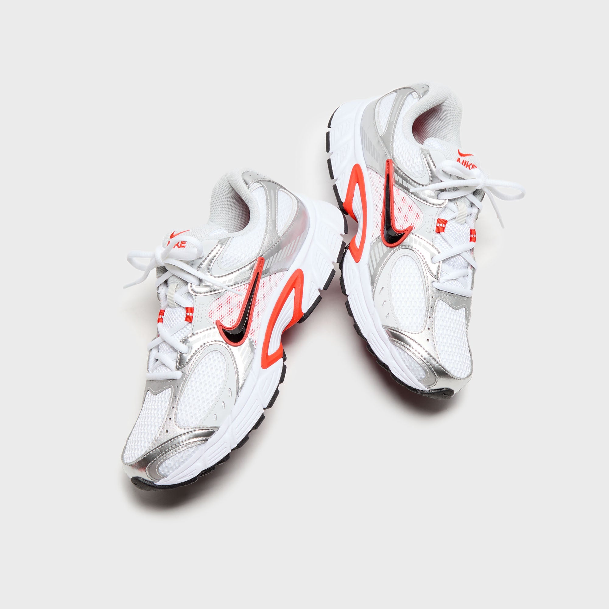 [NIKE] ★ 大人気 ★ ナイキ W's V5 RNR White/Picante Red/VG/B Nike V5 RNR White Picante Red Vast Grey Black (Women's