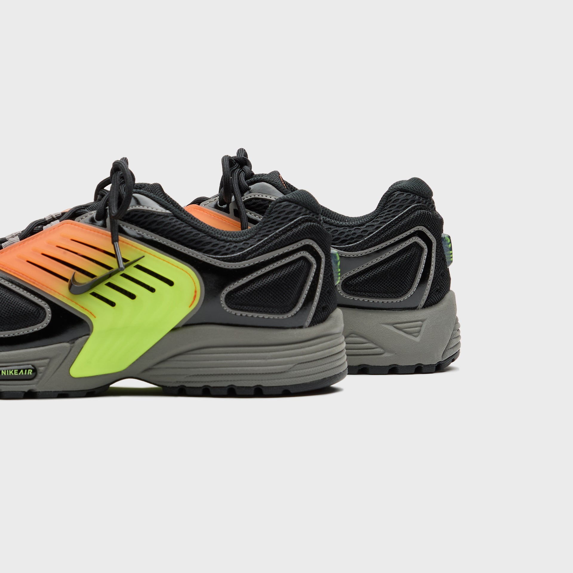NKIB0612 005 Nike NikeAirPegasusWaveBlack Black FlatPewter SafetyOrange Volt 3