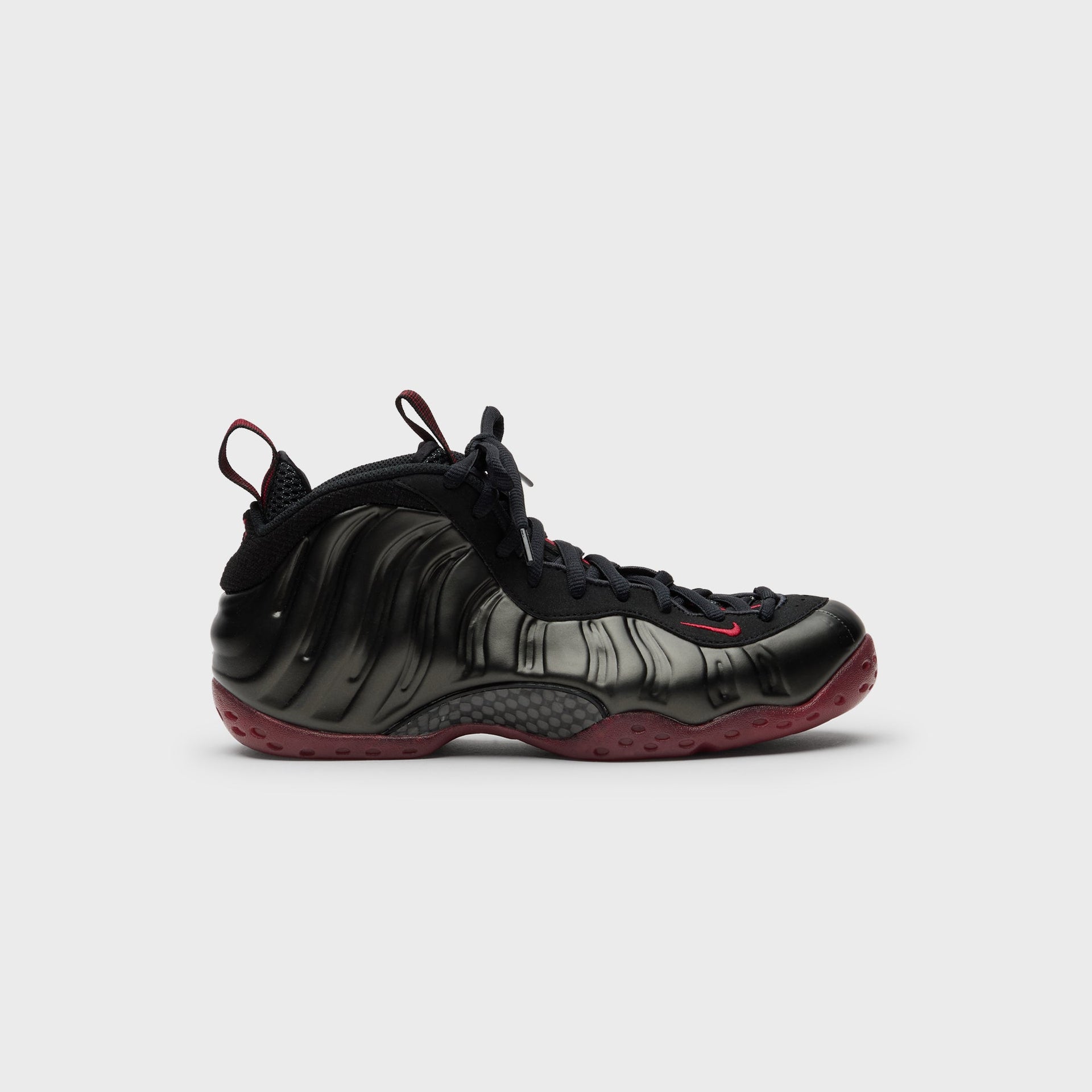 Nike Air Foamposite One - Black / Varsity Red