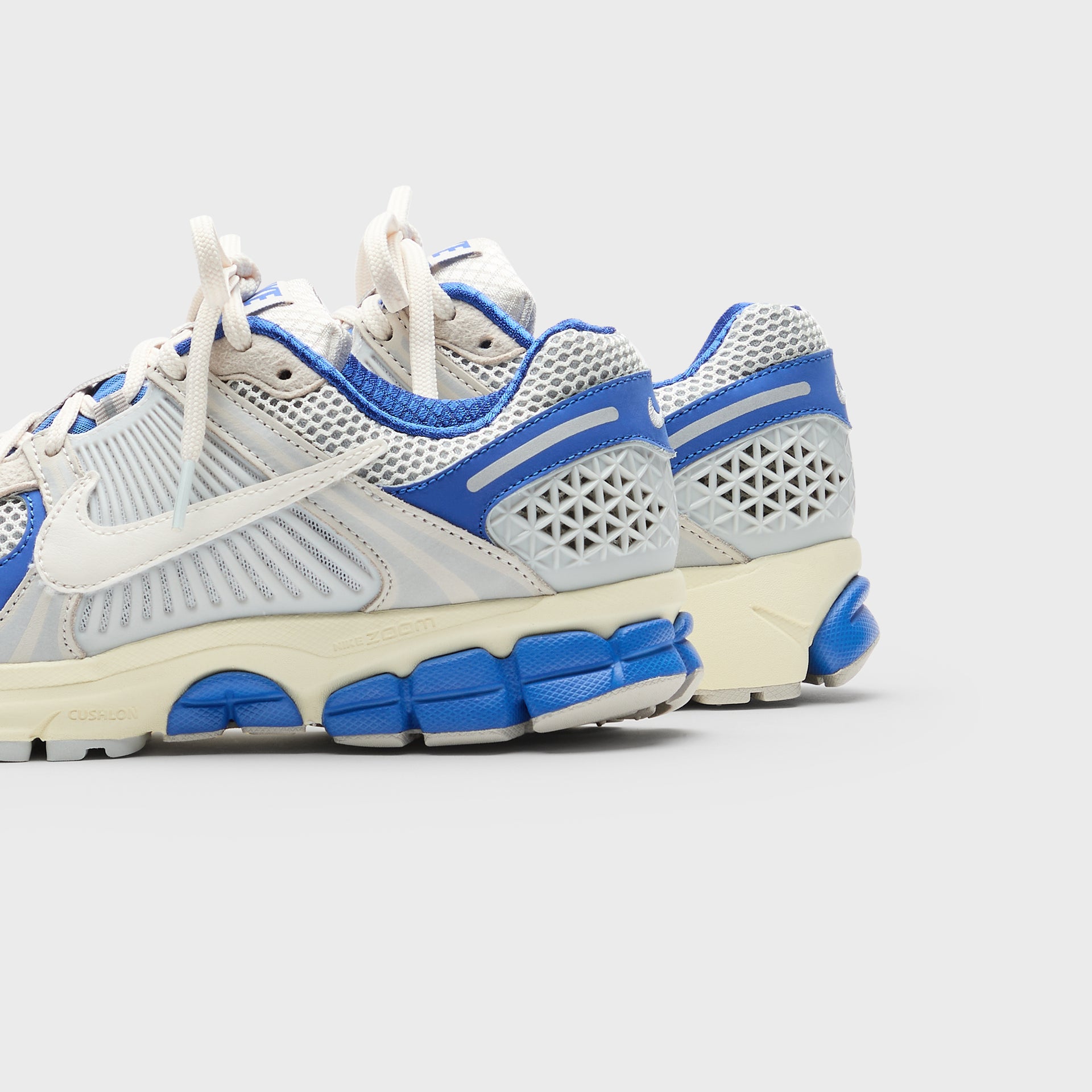 Nike WMNS Zoom Vomero 5 - Game Royal / White / Coconut
