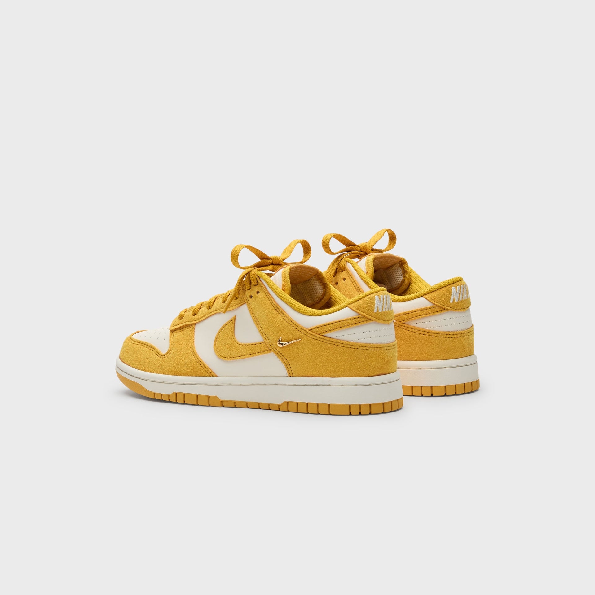 Nike WMNS Dunk Low - Pale Ivory / Dark Sulfur / Sail