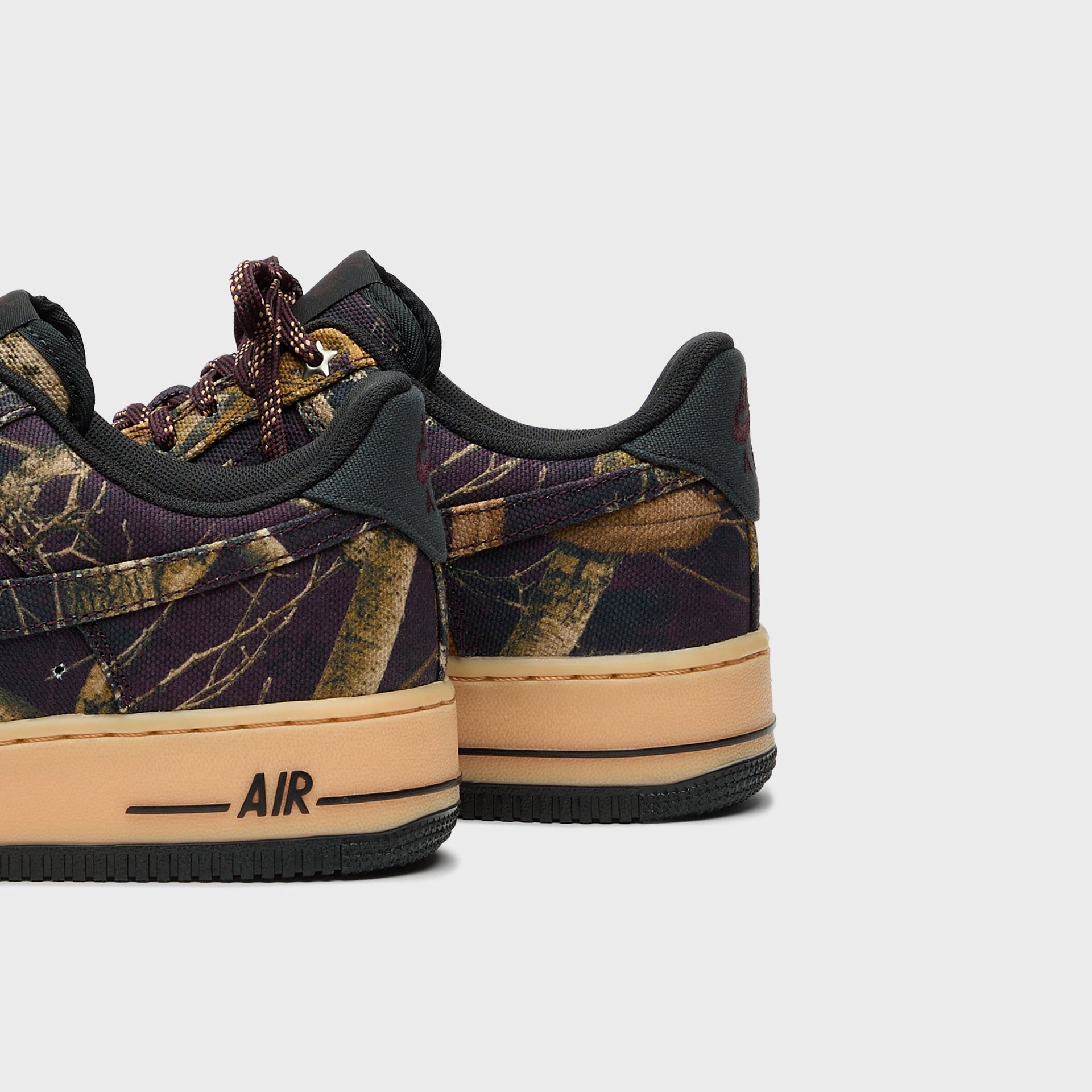 Nike Air Force 1 '07 - Off Noir / Multi-Color / Gum Yellow