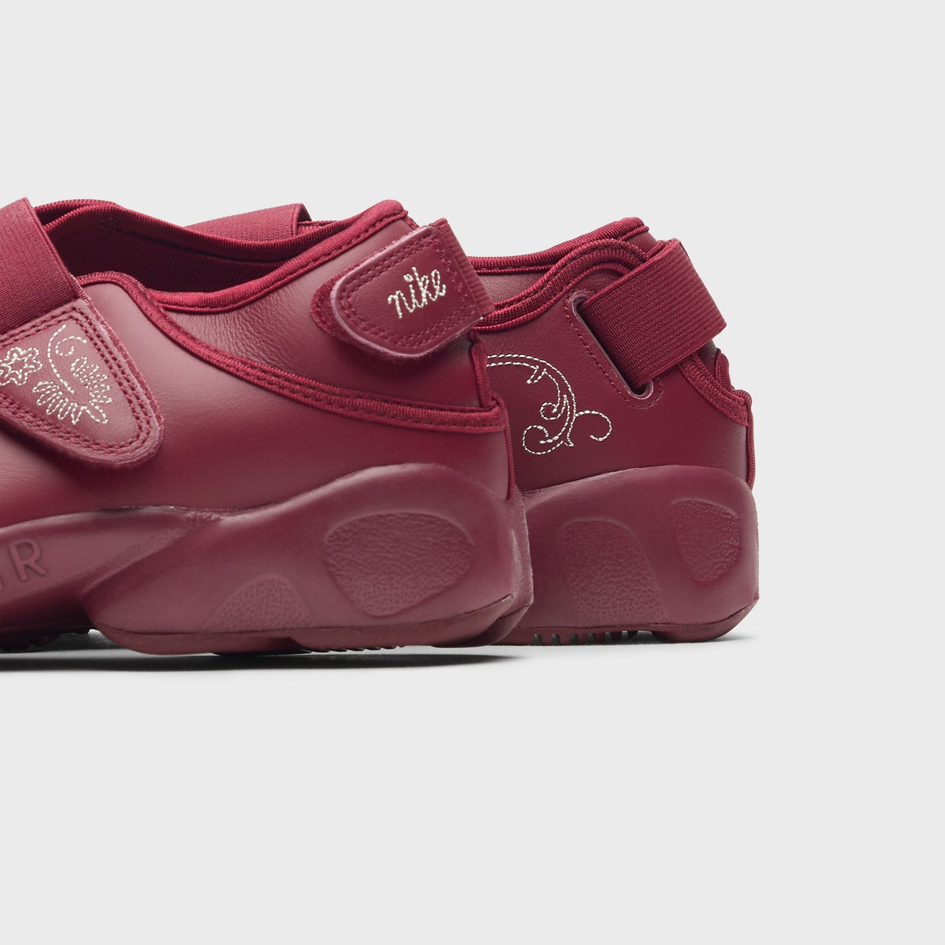 Nike WMNS Air Rift - Team Red / Pale Ivory