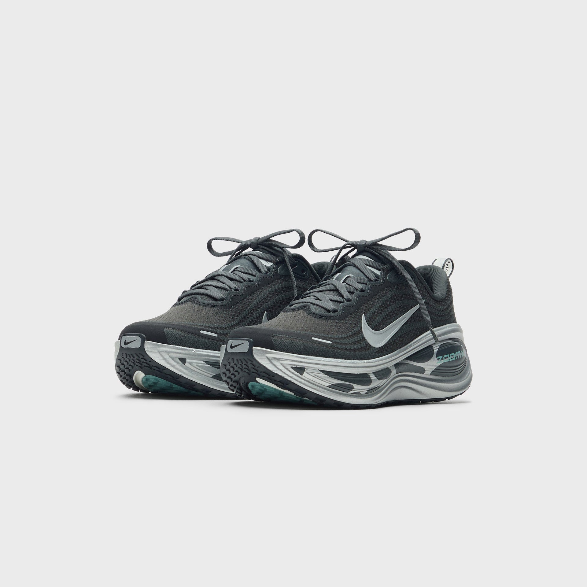 Nike Vomero Plus Anthracite - Reflect Silver / Cannon White