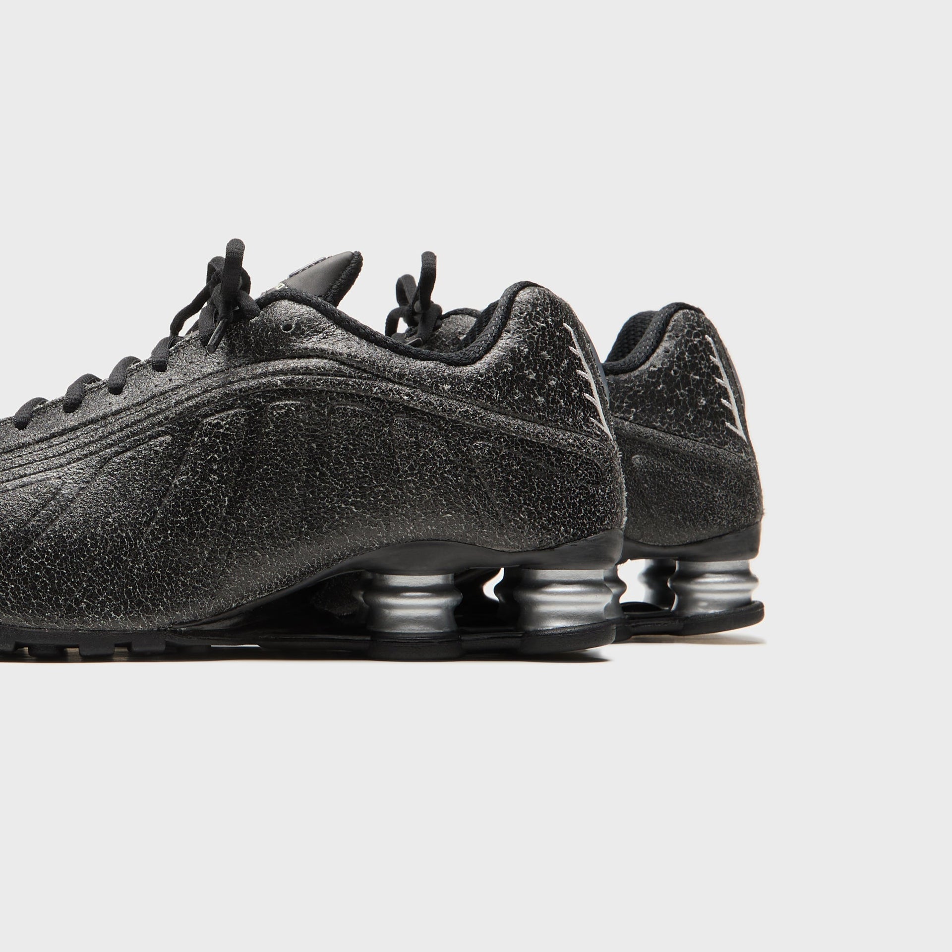 Nike Shox R4 - Black / Sail / Light Smoke Grey / Metallic Silver