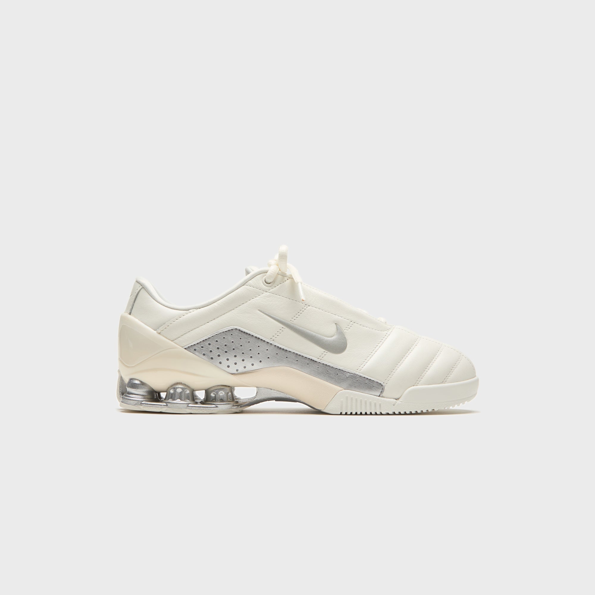 シロ Nike WMNS T90 Shox Magia - Sail / Metallic Silver / Pale Ivory – Kith