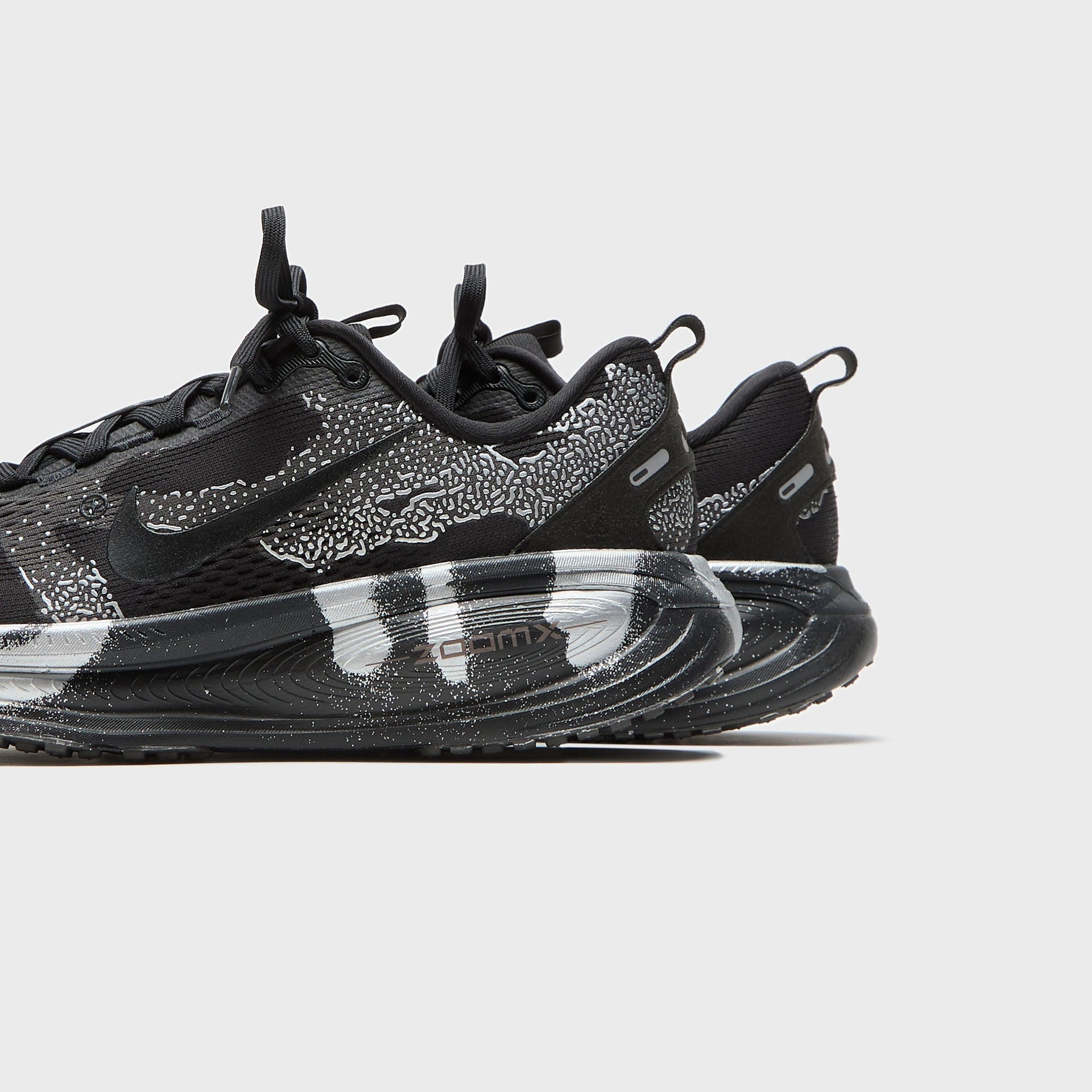 Nike Vomero 18 - Iron Grey / Light Smoke Grey / Black