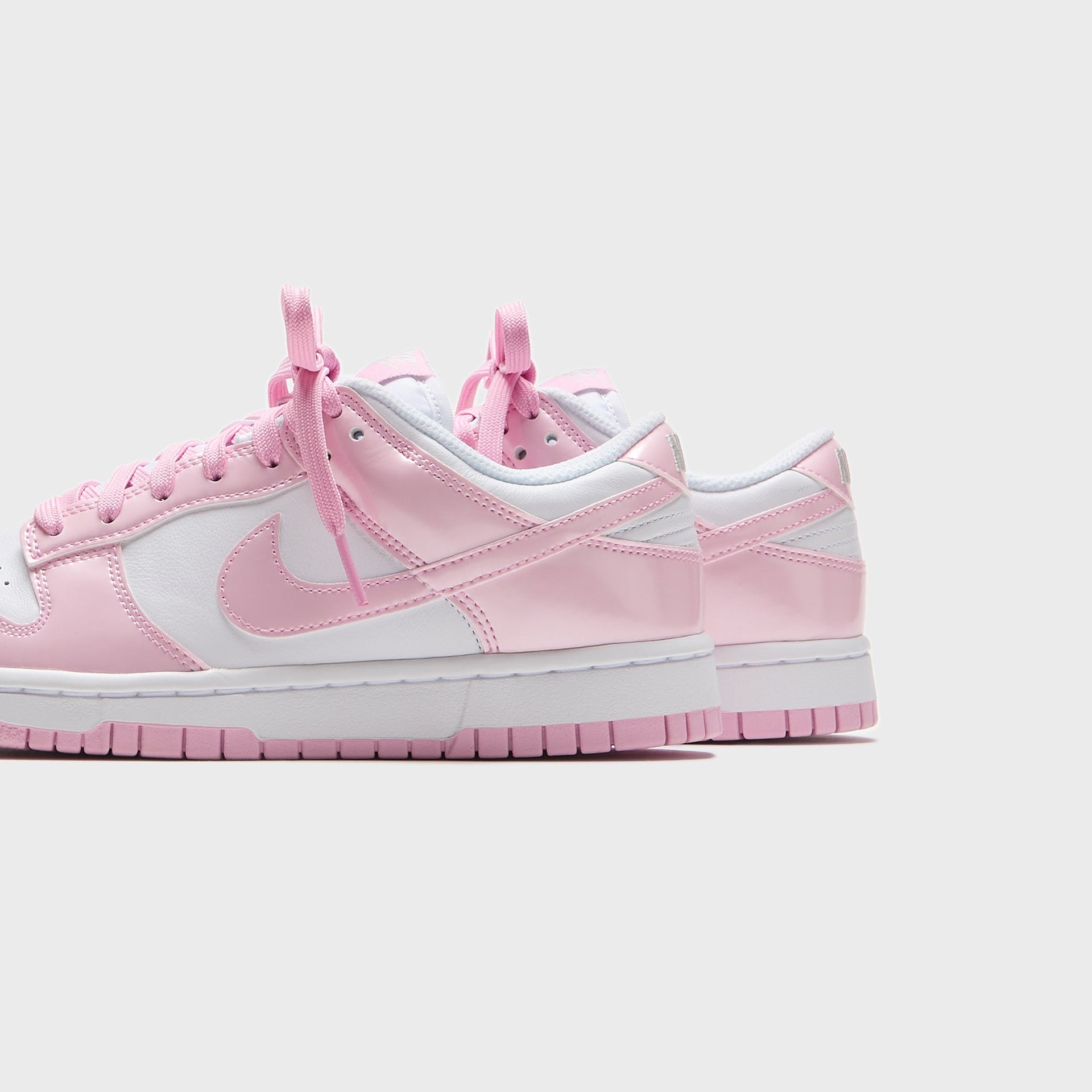 Nike WMNS Dunk Low SE - White / Metallic Silver / Pink Rise