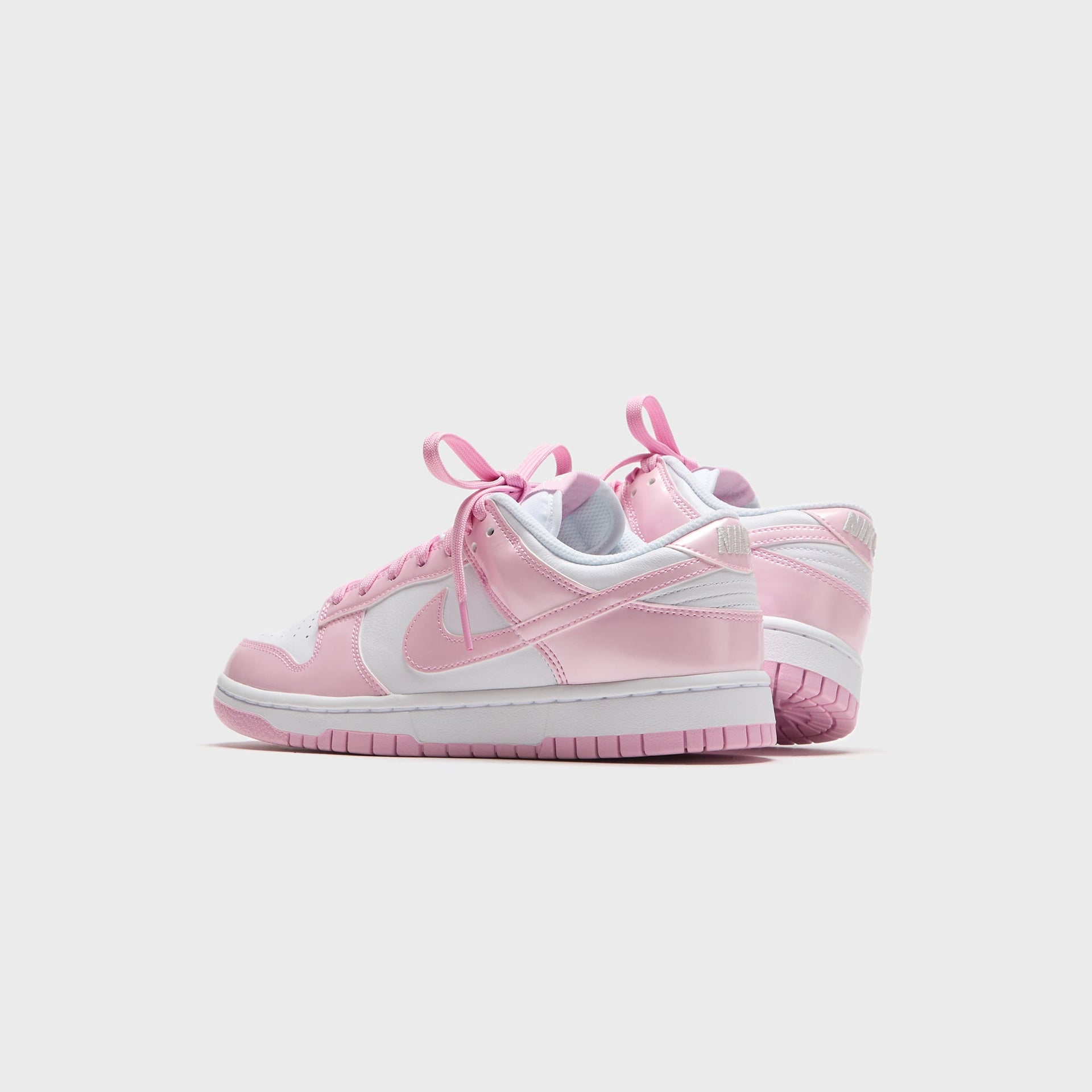 Nike WMNS Dunk Low SE - White / Metallic Silver / Pink Rise