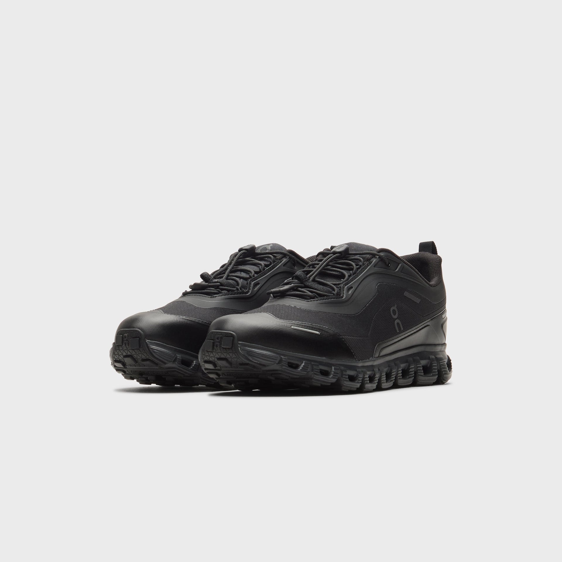 On Running Cloud 6 - Black / Black