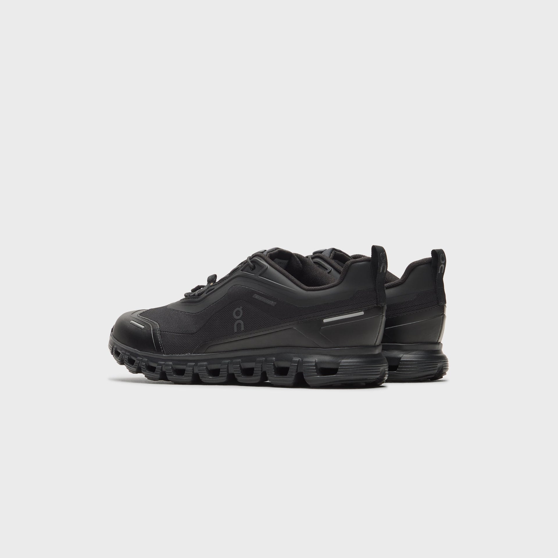 On Running Cloud 6 - Black / Black