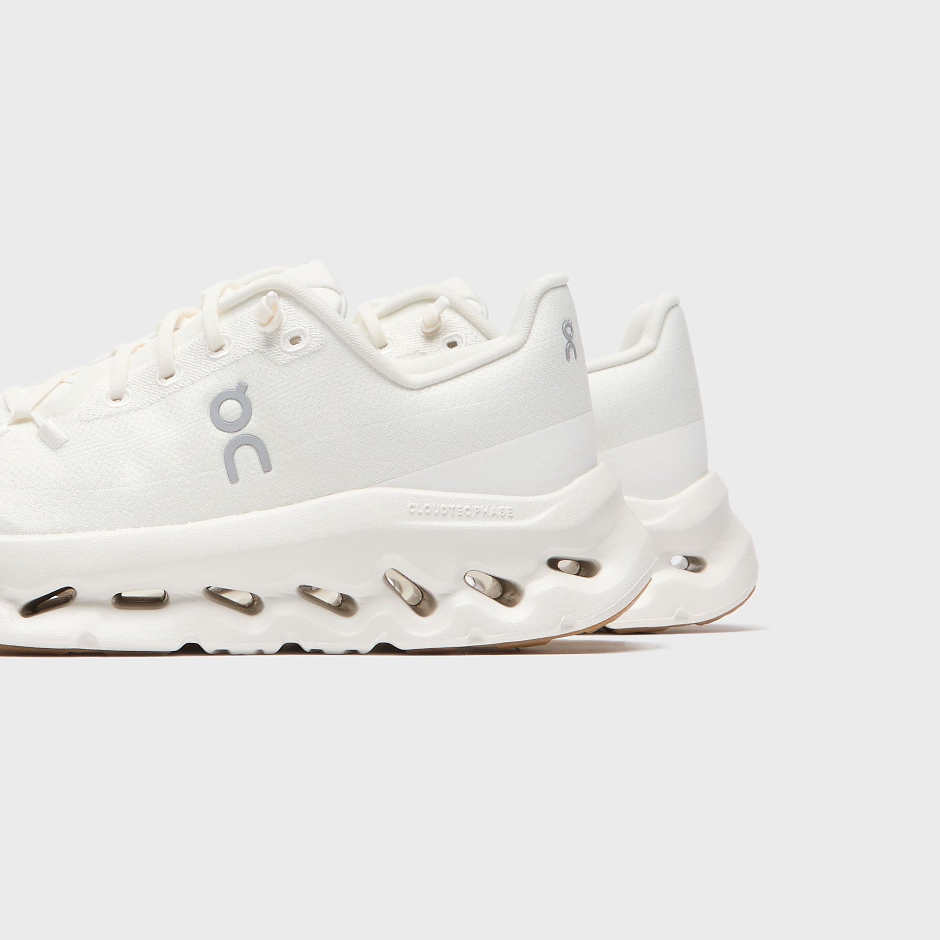 On Running WMNS Cloudtilt - White / Ivory