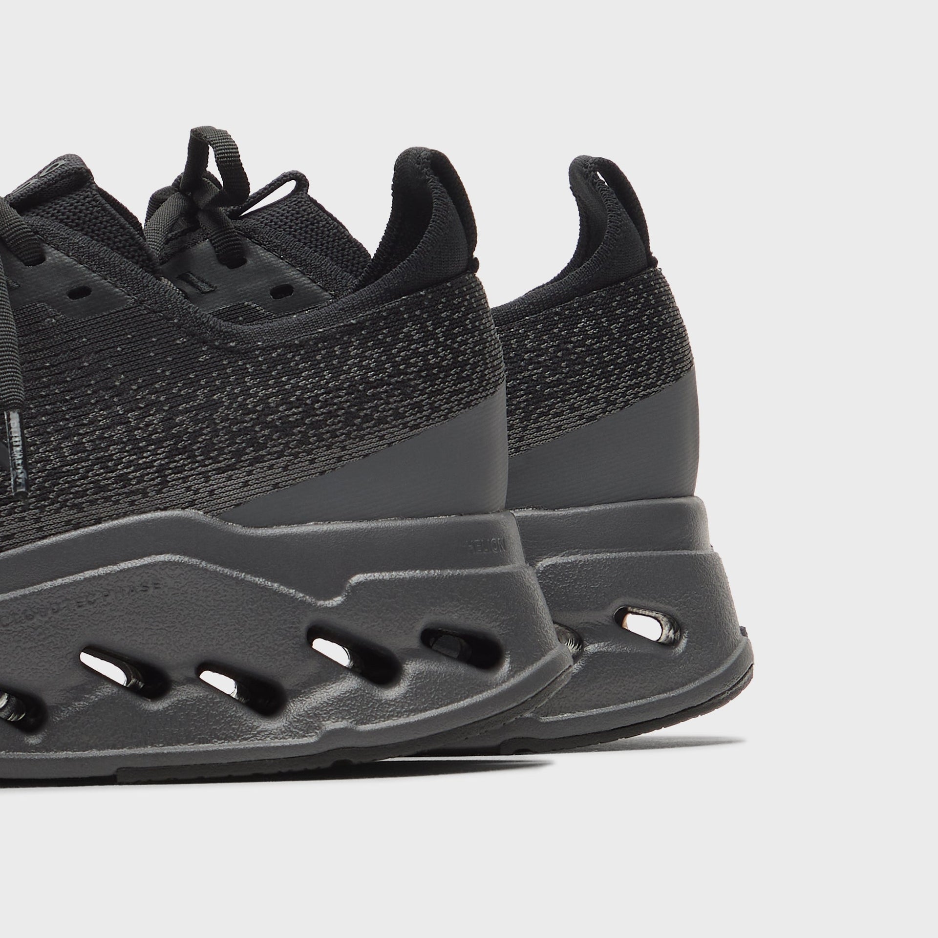 On Running WMNS Cloudsurfer Max - Black / Eclipse