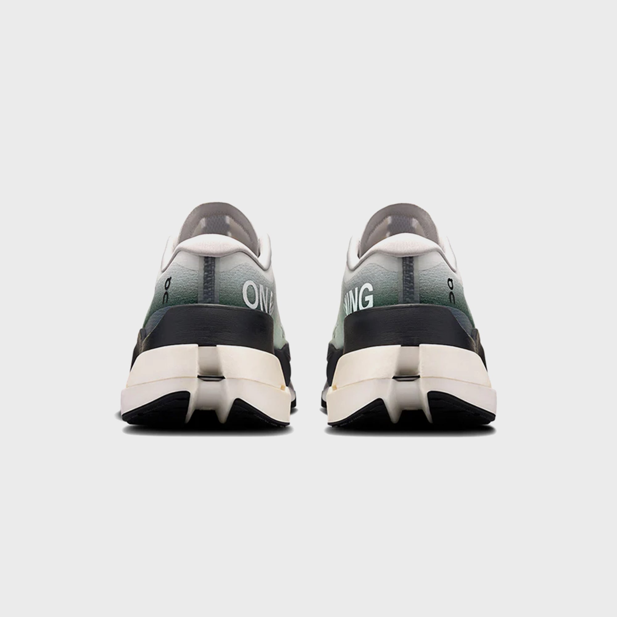 On Running Cloudboom Max - White / Black – Kith